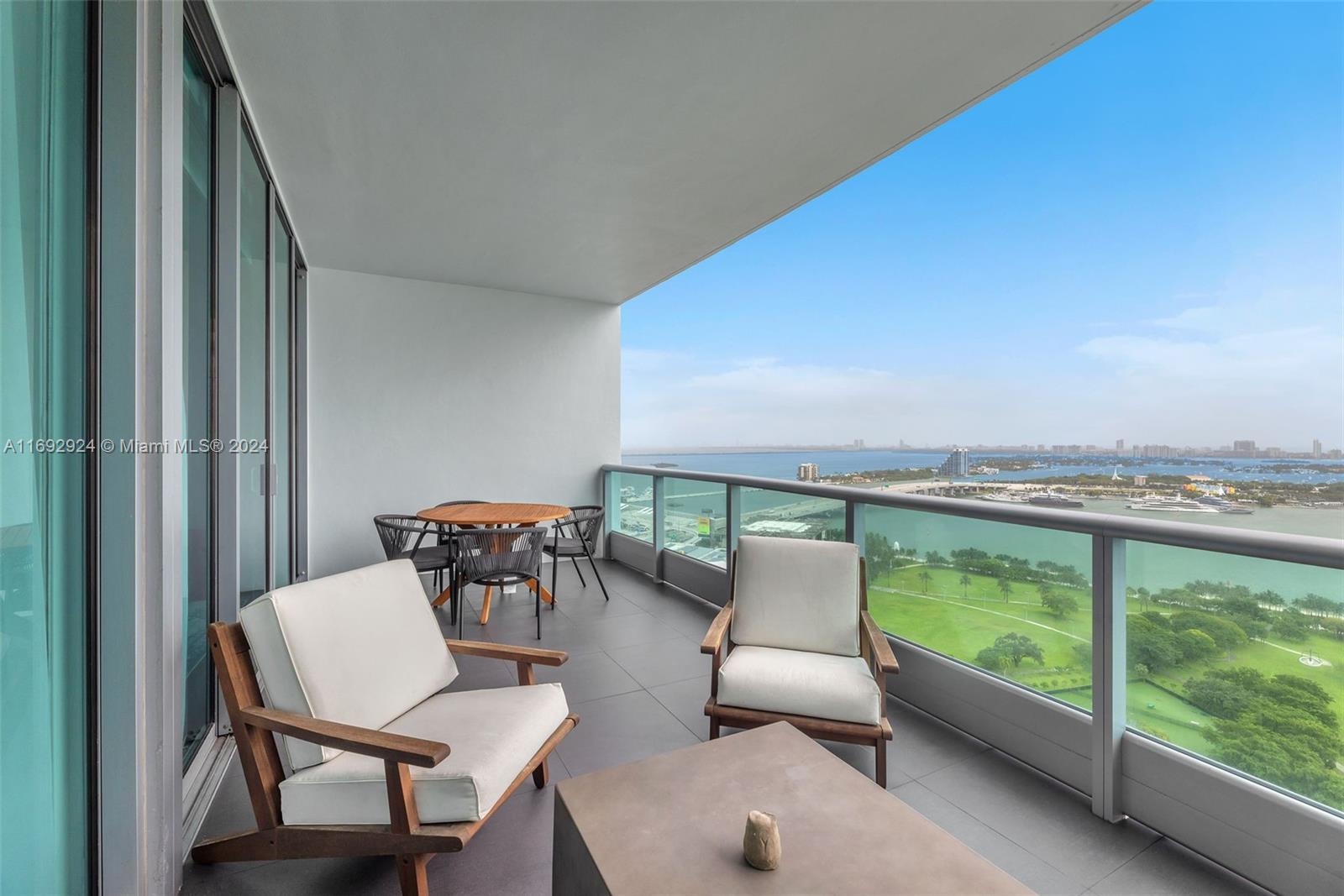 900 Biscayne Blvd #3305, Miami FL 33132