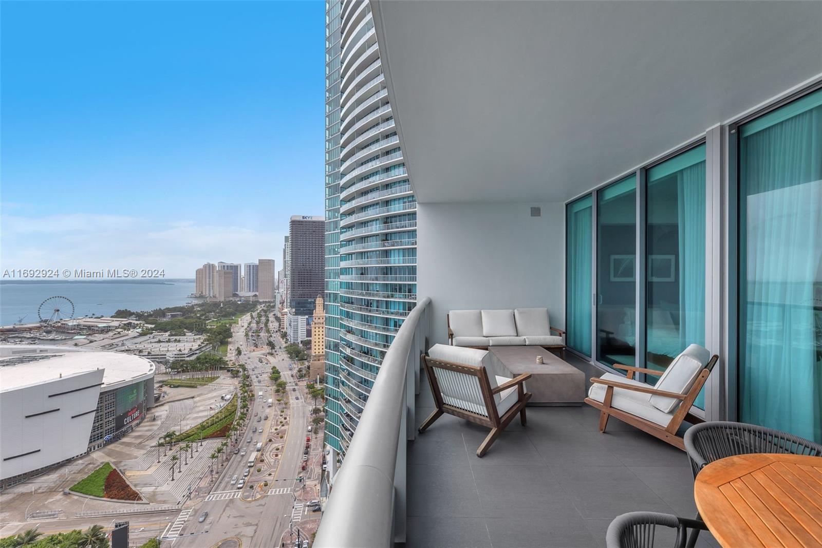 900 Biscayne Blvd #3305, Miami FL 33132