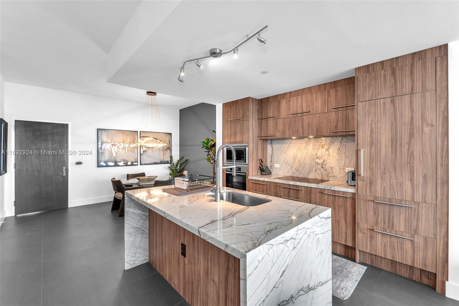 900 Biscayne Blvd #3305, Miami FL 33132