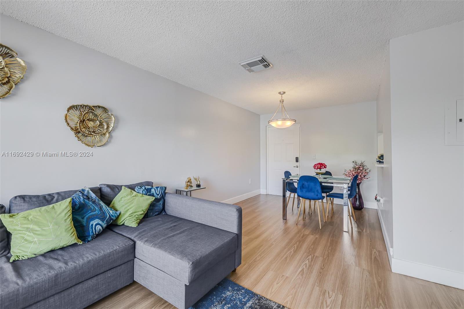 Listing Photo 6