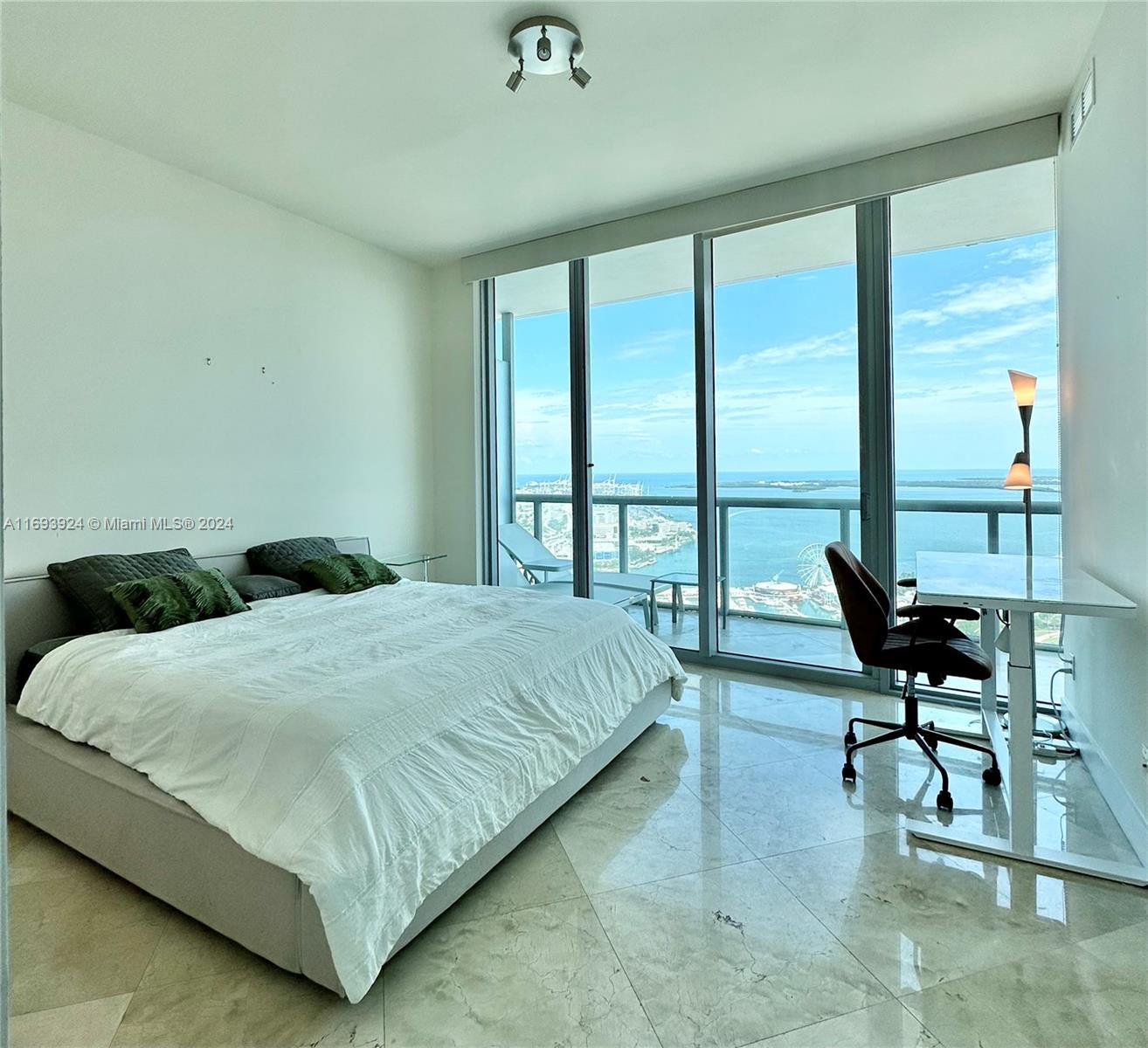 888 Biscayne Blvd #4803, Miami FL 33132