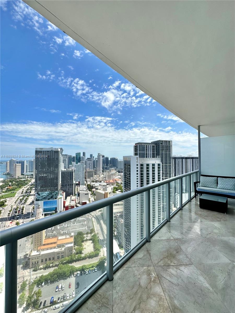 888 Biscayne Blvd #4803, Miami FL 33132