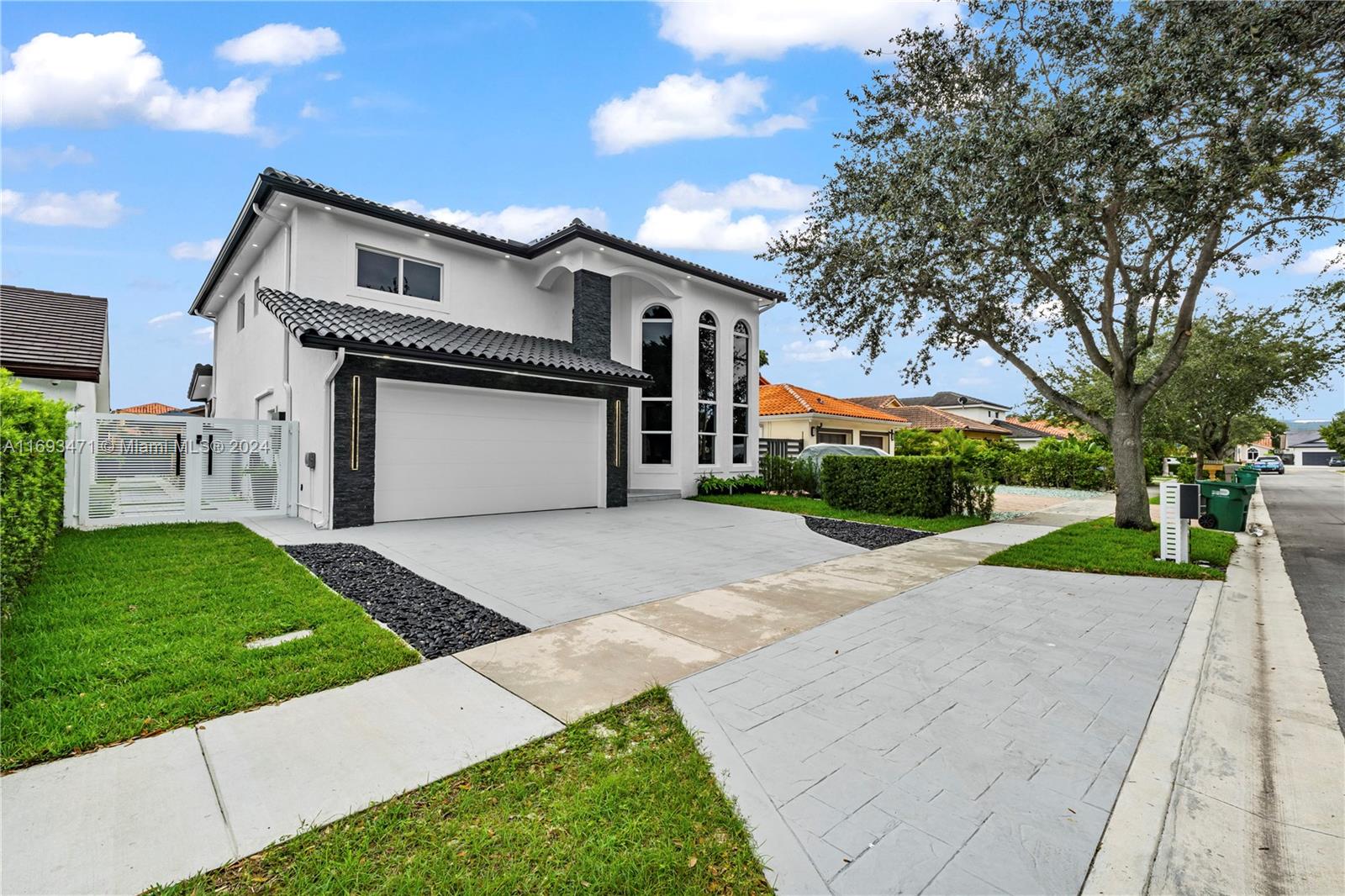 8832 NW 152nd Ter, Miami Lakes, Florida image 2