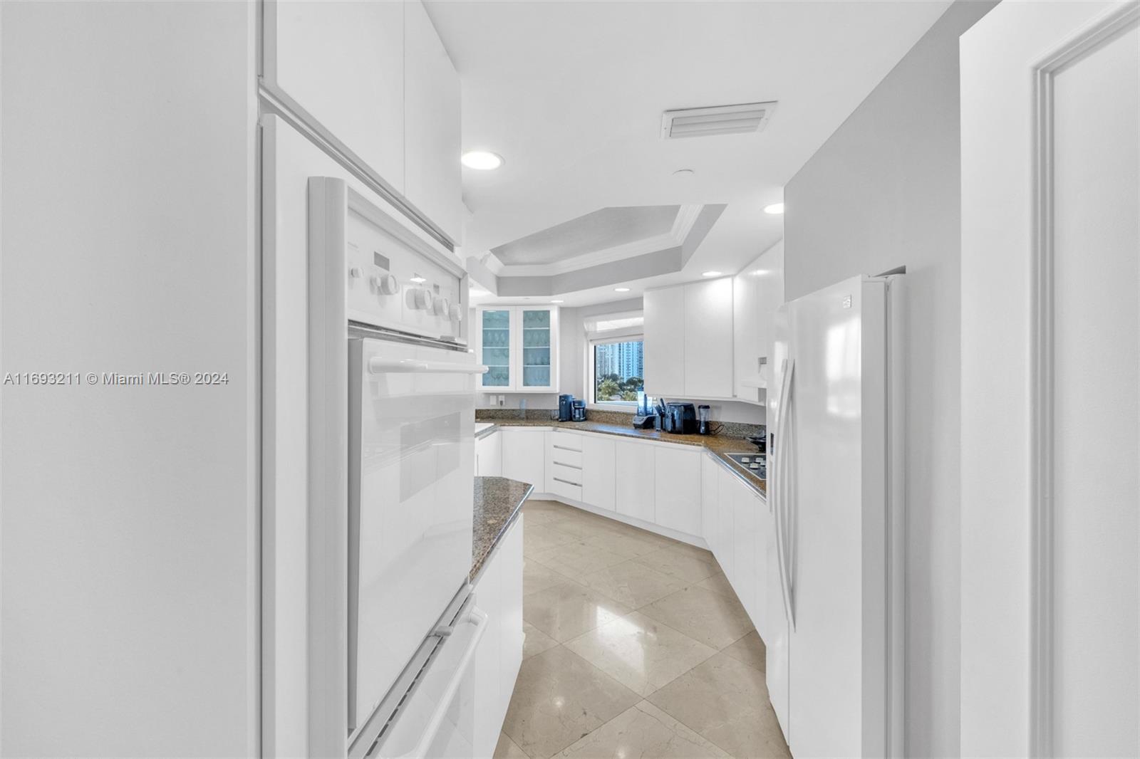 21050 Point Pl #605, Aventura, Florida image 6