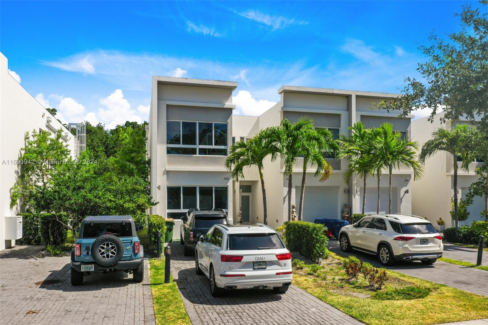 2463 NE 135th St, North Miami, Florida image 2