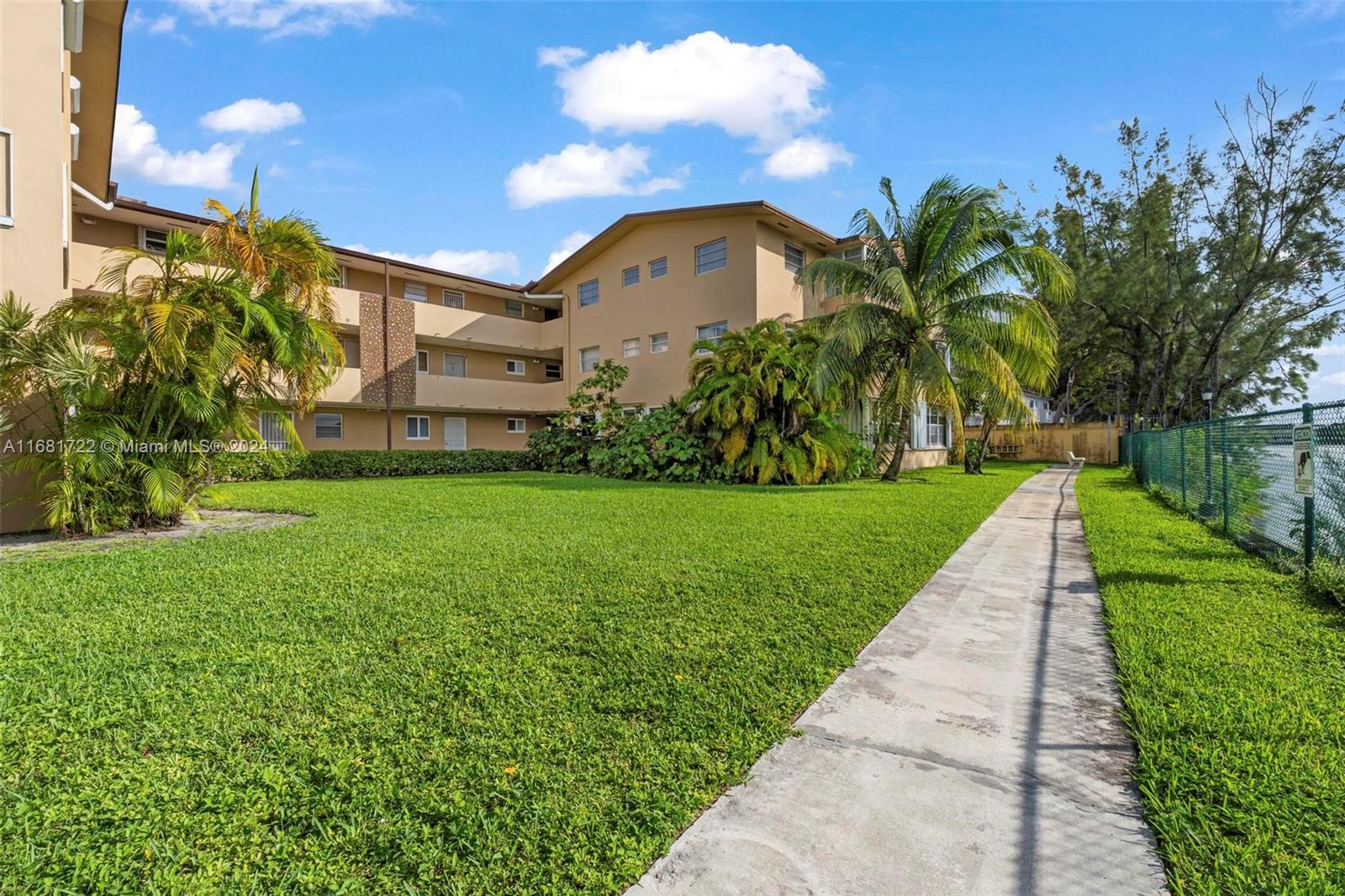 160 Royal Palm Rd #112, Hialeah Gardens, Florida image 31