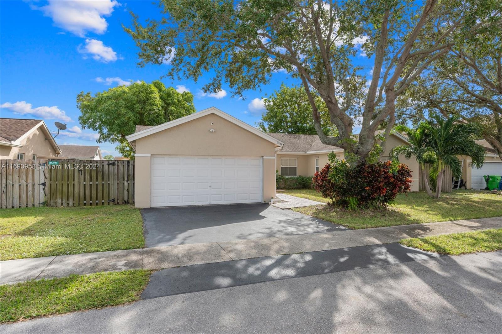 9548 NW 53rd St, Sunrise, Florida image 36