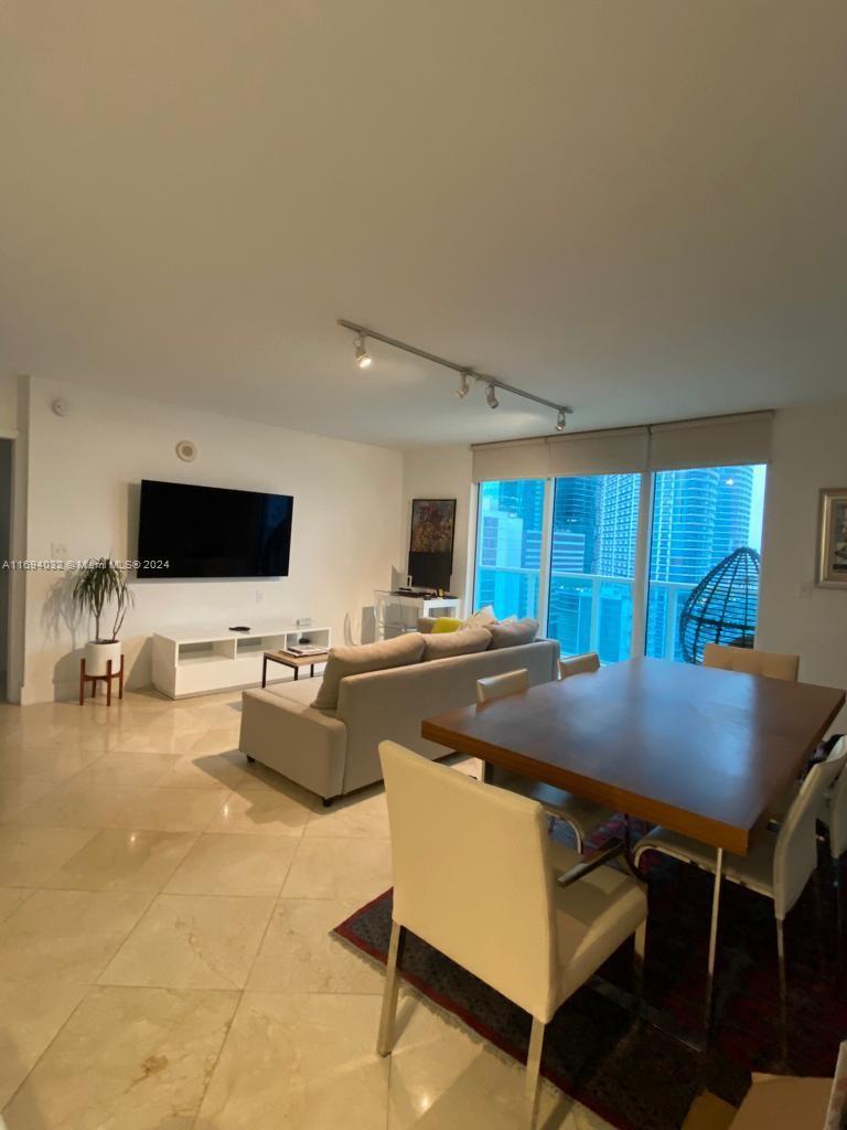 1 bedroom 1.5 bath apartment for rent at Brickell On the River!
The building itself offers the perfect balance of luxury and convenience, with high-end amenities including a fully equipped fitness center, elegant common areas, and a riverside pool deck for ultimate relaxation. Positioned in one of Miami’s most vibrant neighborhoods, this apartment offers easy access to the city's best dining, shopping, and entertainment. It’s the ideal choice for those looking for both style and connectivity in the heart of Brickell.