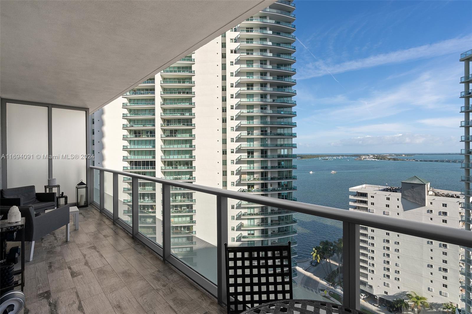 BRICKELL HOUSE combines it all, location, design and modern lifestyle, great finishes: Italian porcelain floors, simil wood, new lightning fixtures, roller shades, california closets (2), table (island) in kitchen is included, new AC, washer and dryer. Enjoy amazing Water Views from this bright residence. 2 pools (1 in rooftop), fitness center, club room, lounge, parking space to be offered by the association. Located in the heart of Brickell financial district and best residential area.