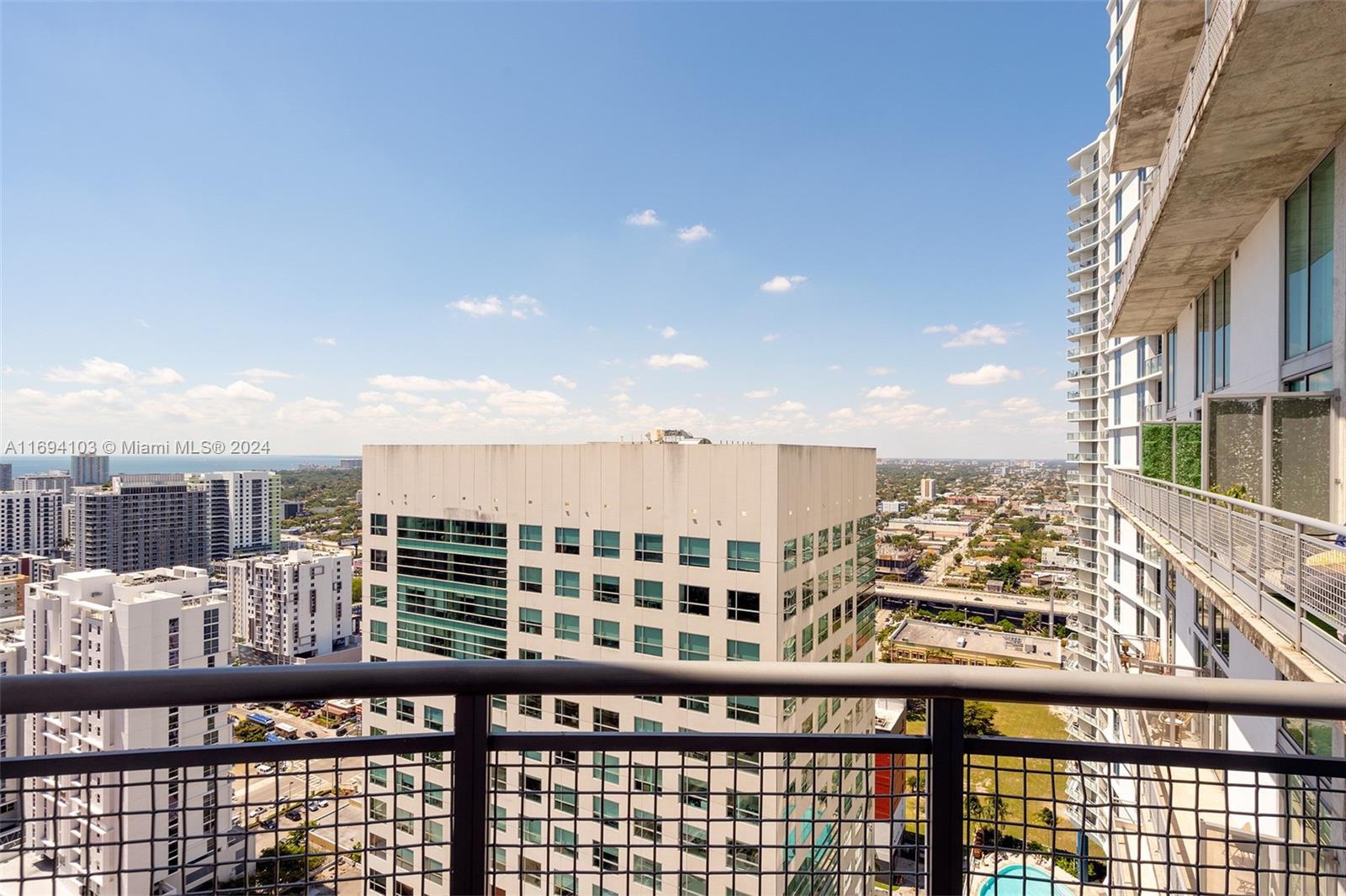 690 SW 1st Ct #PHI21, Miami FL 33130