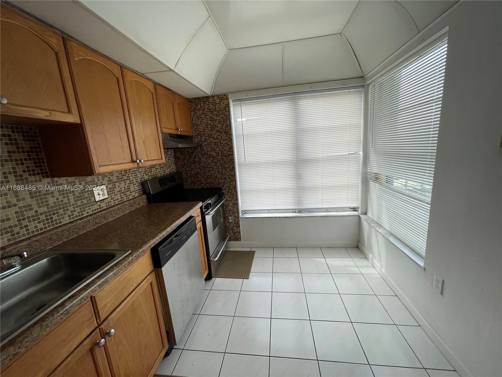 4174 Inverrary Drive #915, Lauderhill, Florida image 1