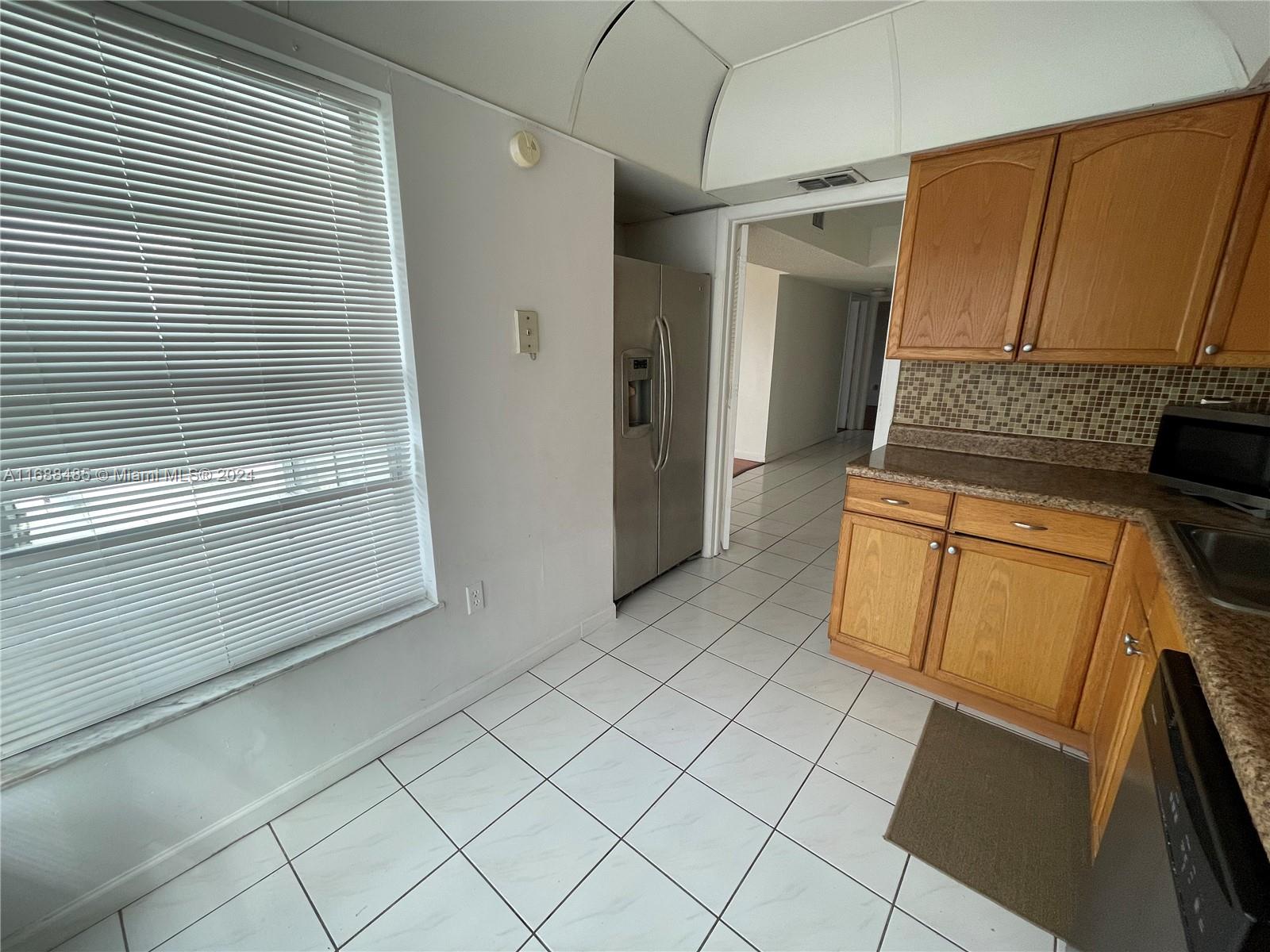 4174 Inverrary Drive #915, Lauderhill, Florida image 2