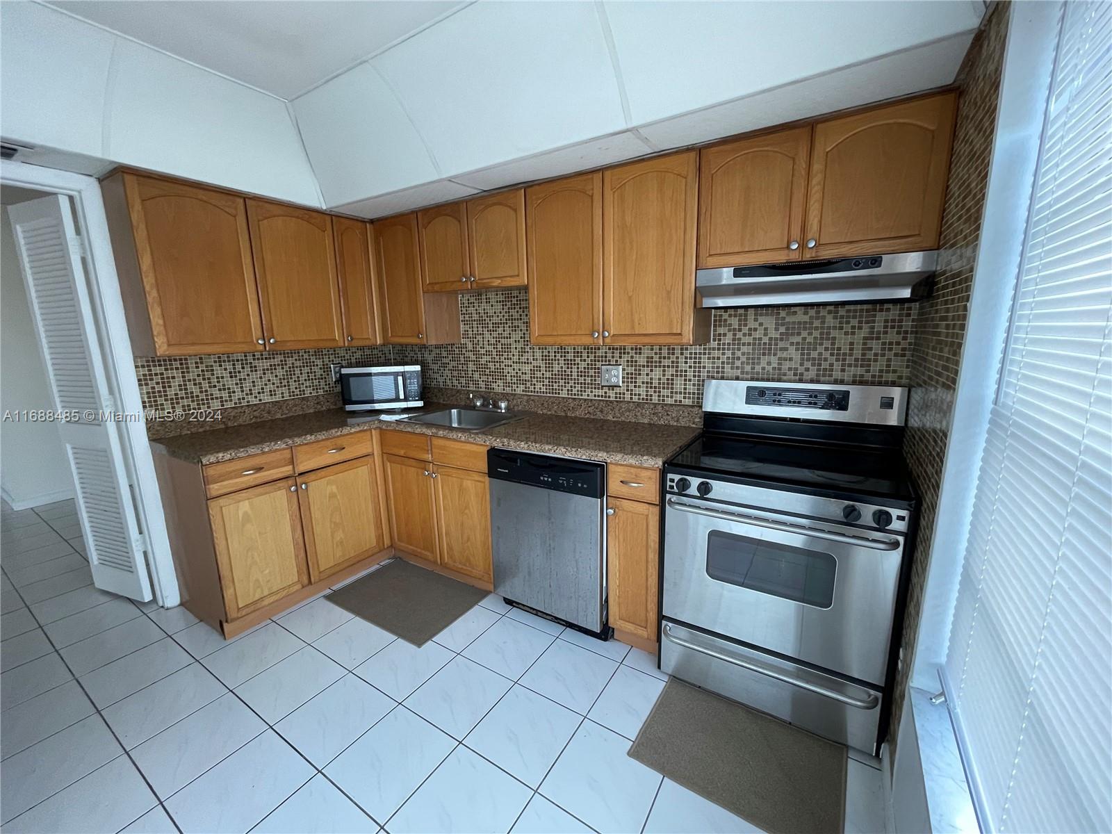 4174 Inverrary Drive #915, Lauderhill, Florida image 3