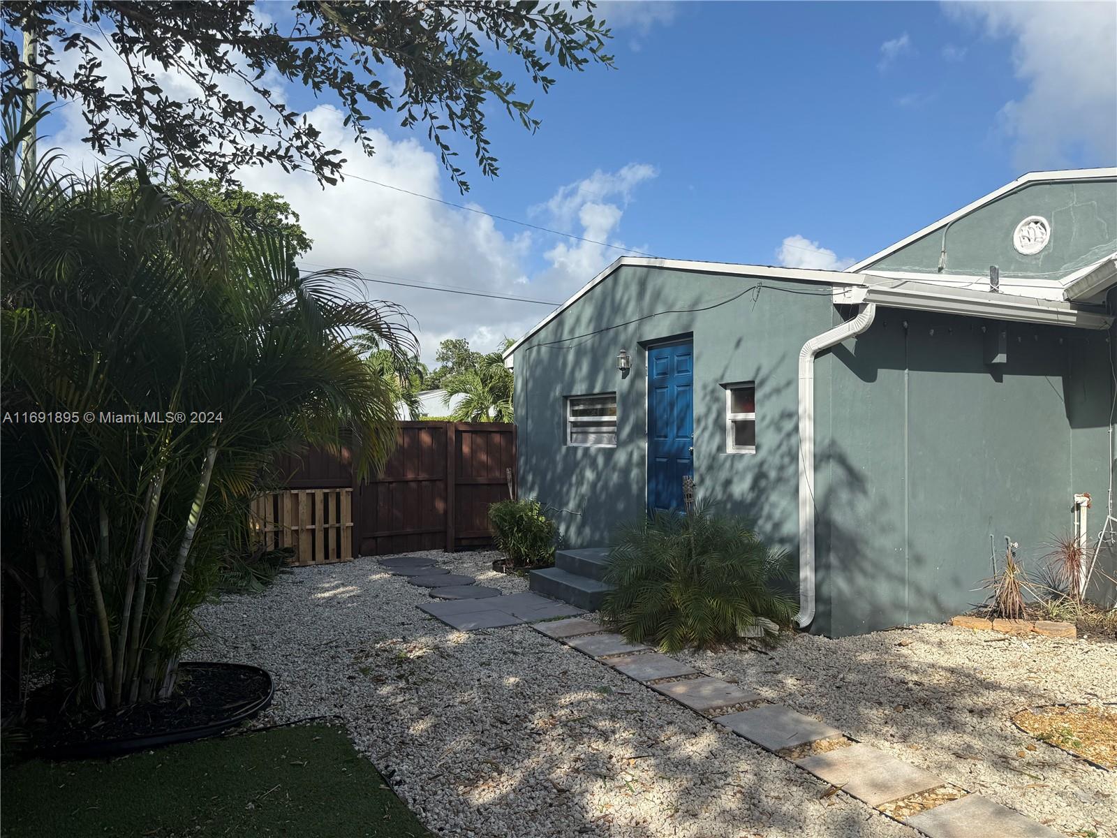 2552 Plunkett St, Hollywood, Florida image 6