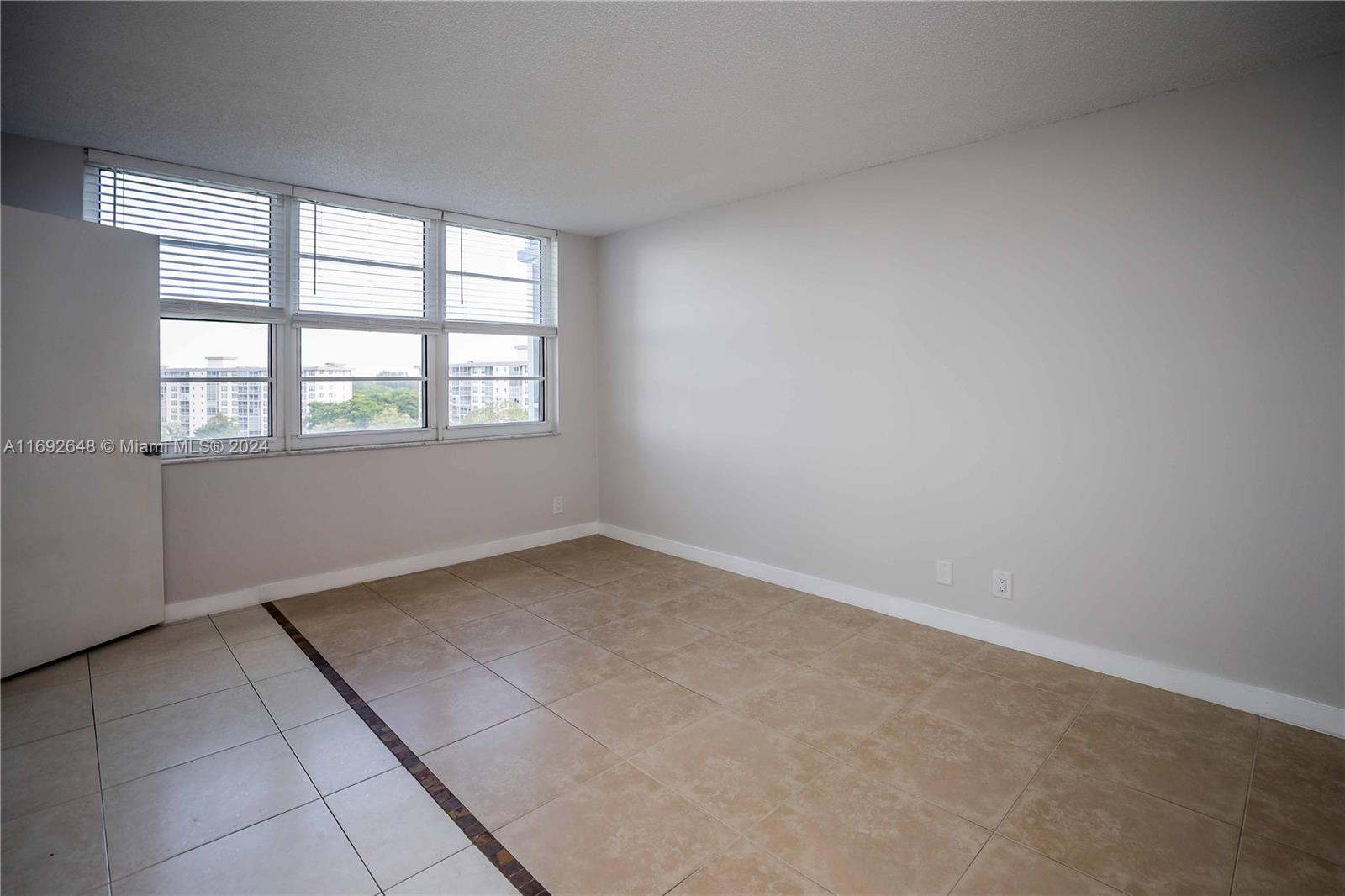 4015 W Palm Aire Dr #902, Pompano Beach, Florida image 21