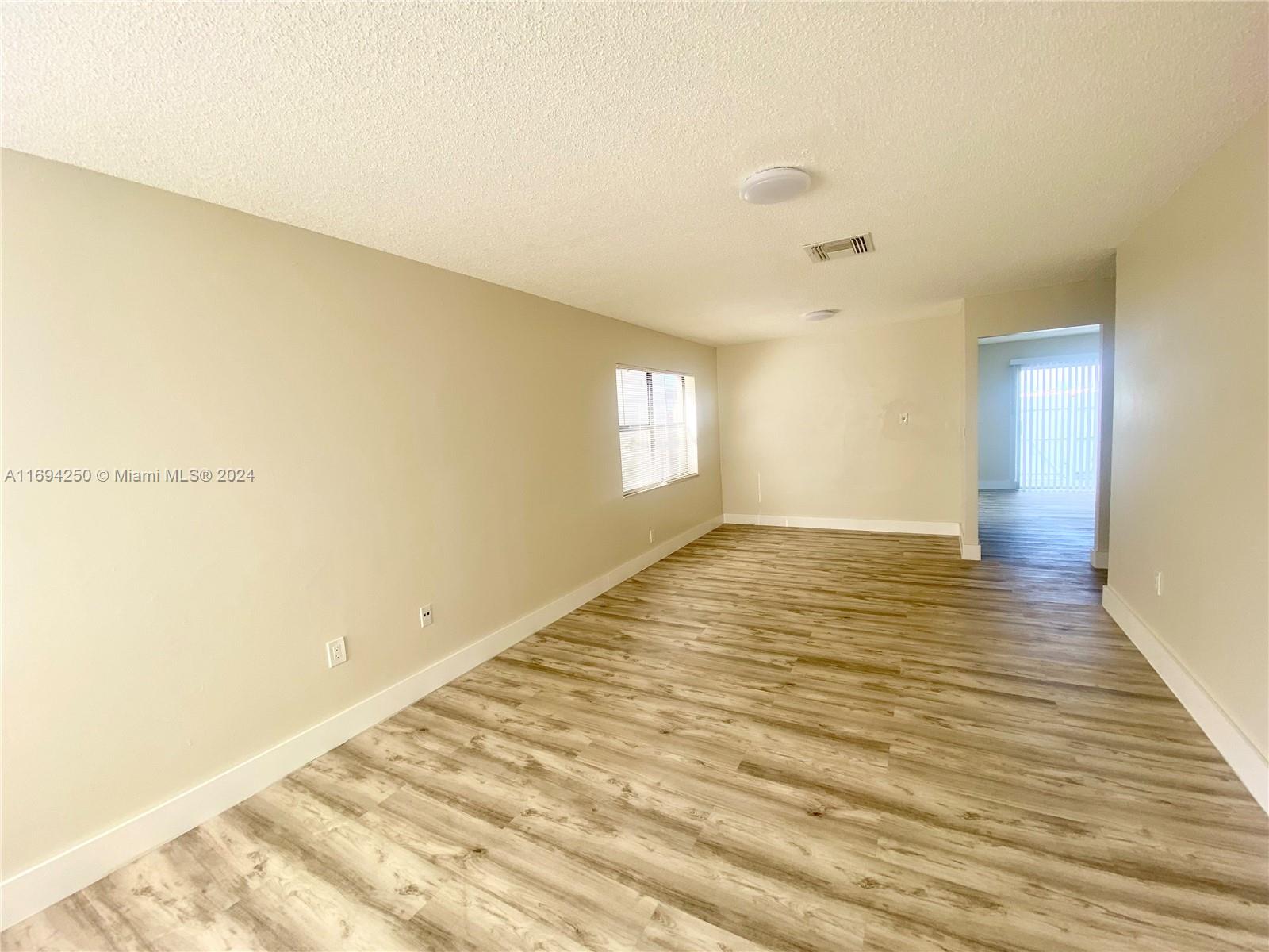 2593 W 60th Pl #101-7, Hialeah, Florida image 4