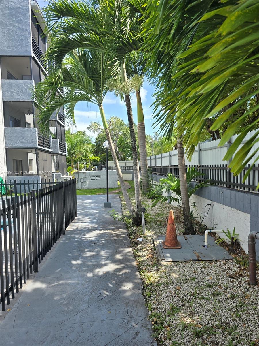 13500 NE 3rd Ct #122, North Miami, Florida image 33