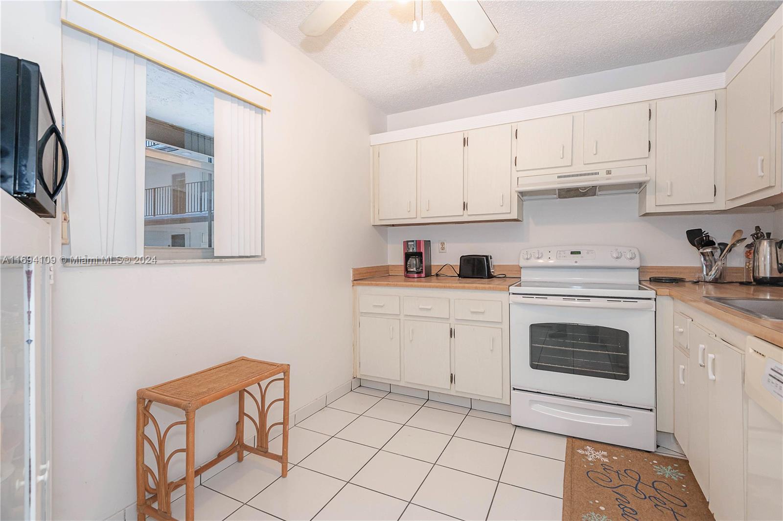 2800 Somerset Dr #115J, Lauderdale Lakes, Florida image 3