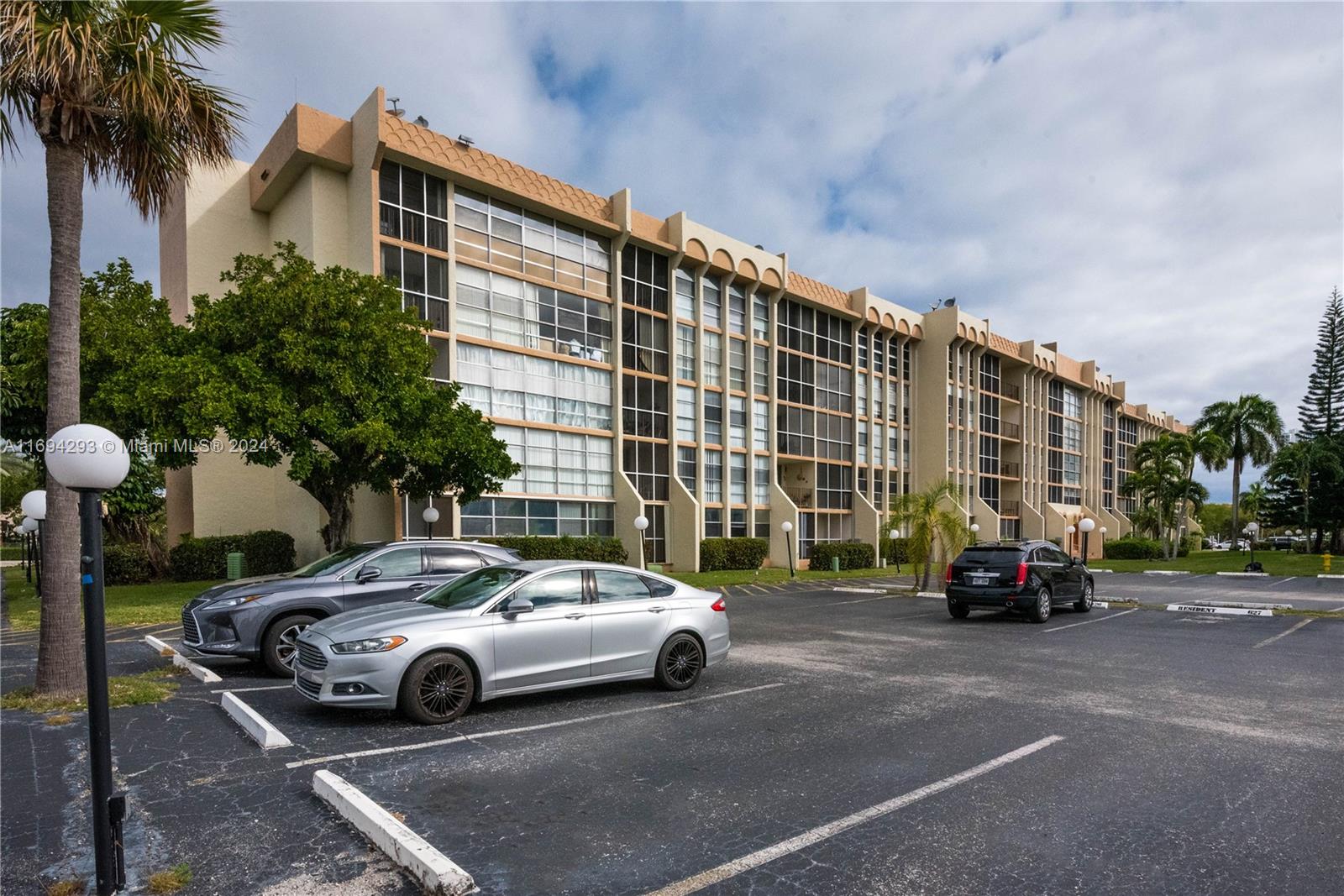 2000 Atlantic Shores Blvd #107, Hallandale Beach, Florida image 25