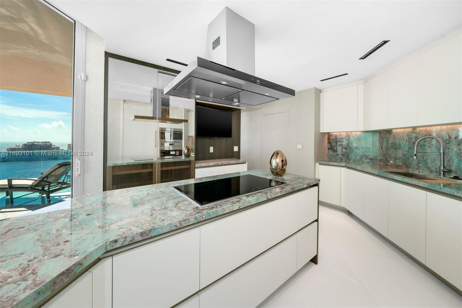 300 S Pointe Dr #1501, Miami Beach FL 33139