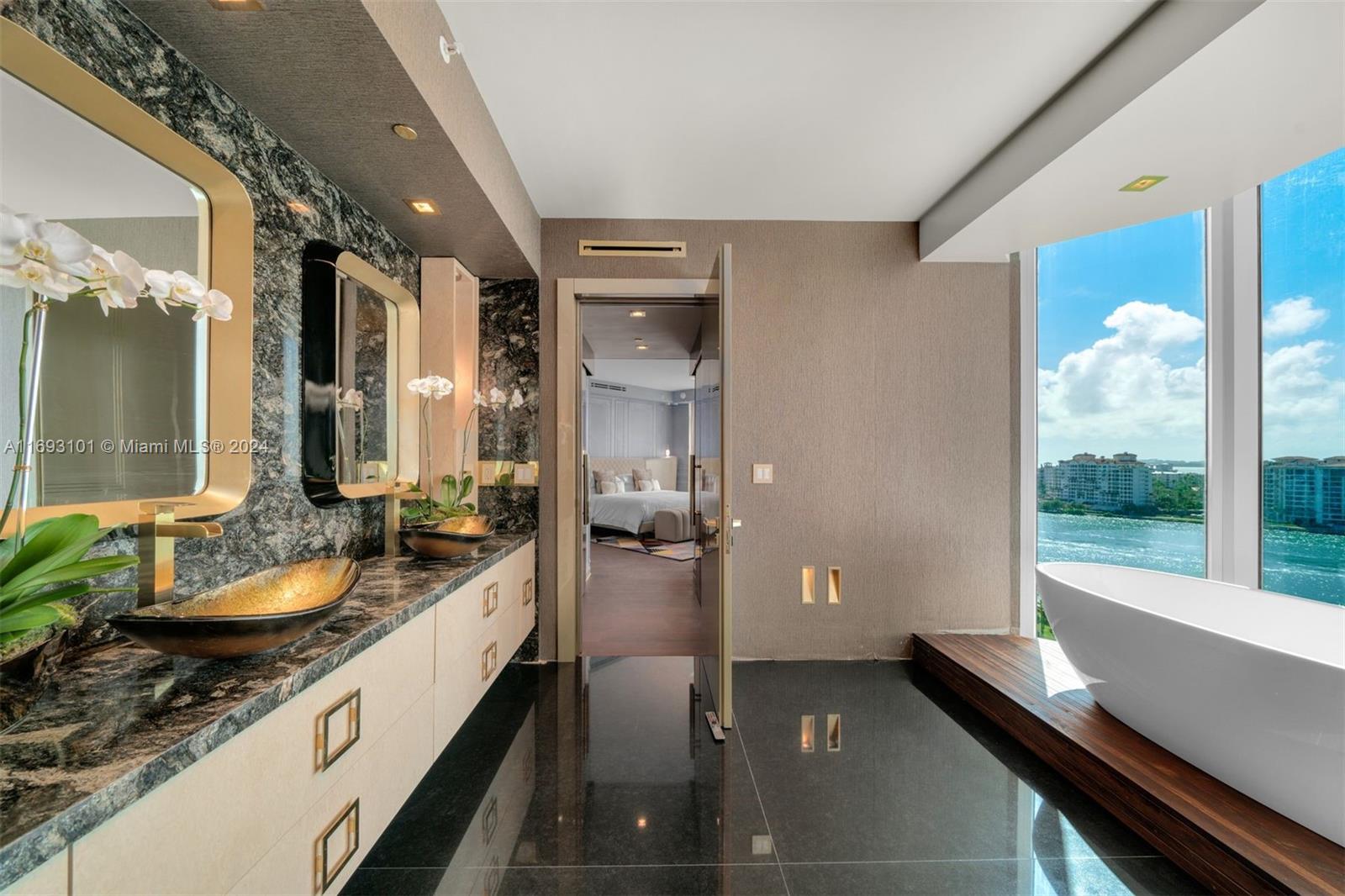300 S Pointe Dr #1501, Miami Beach FL 33139