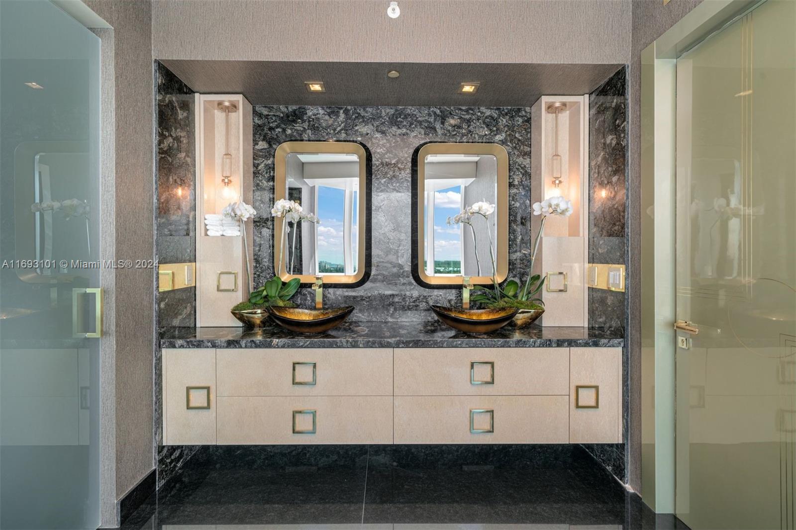 300 S Pointe Dr #1501, Miami Beach FL 33139