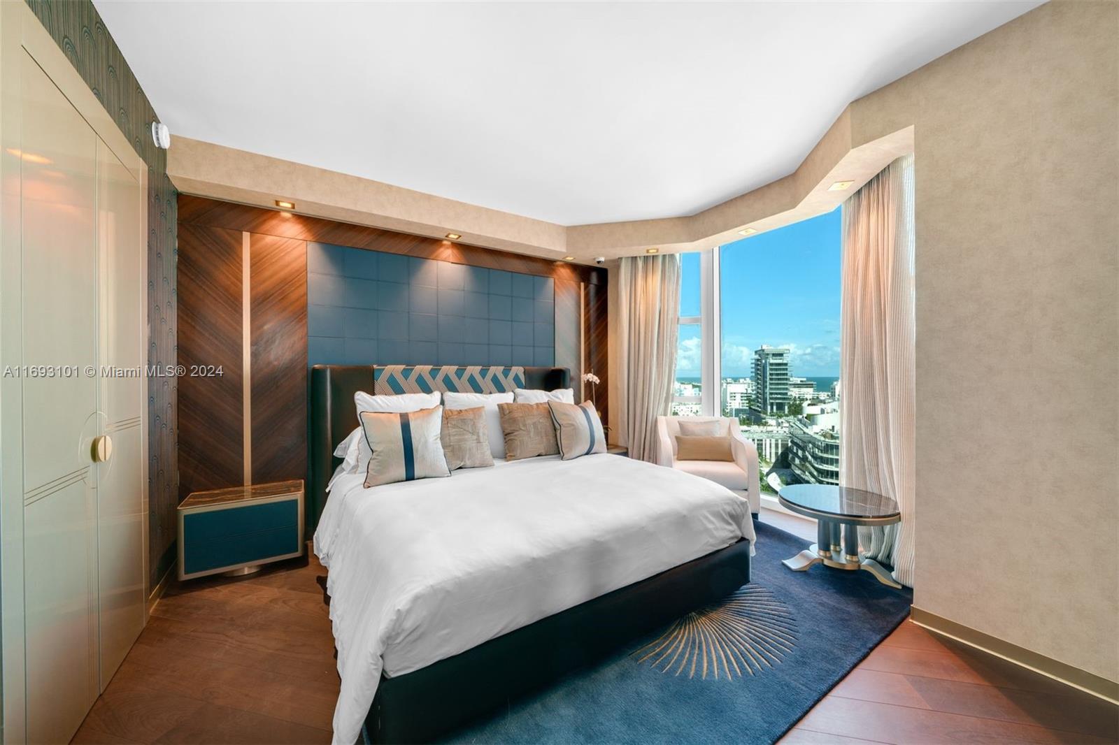 300 S Pointe Dr #1501, Miami Beach FL 33139