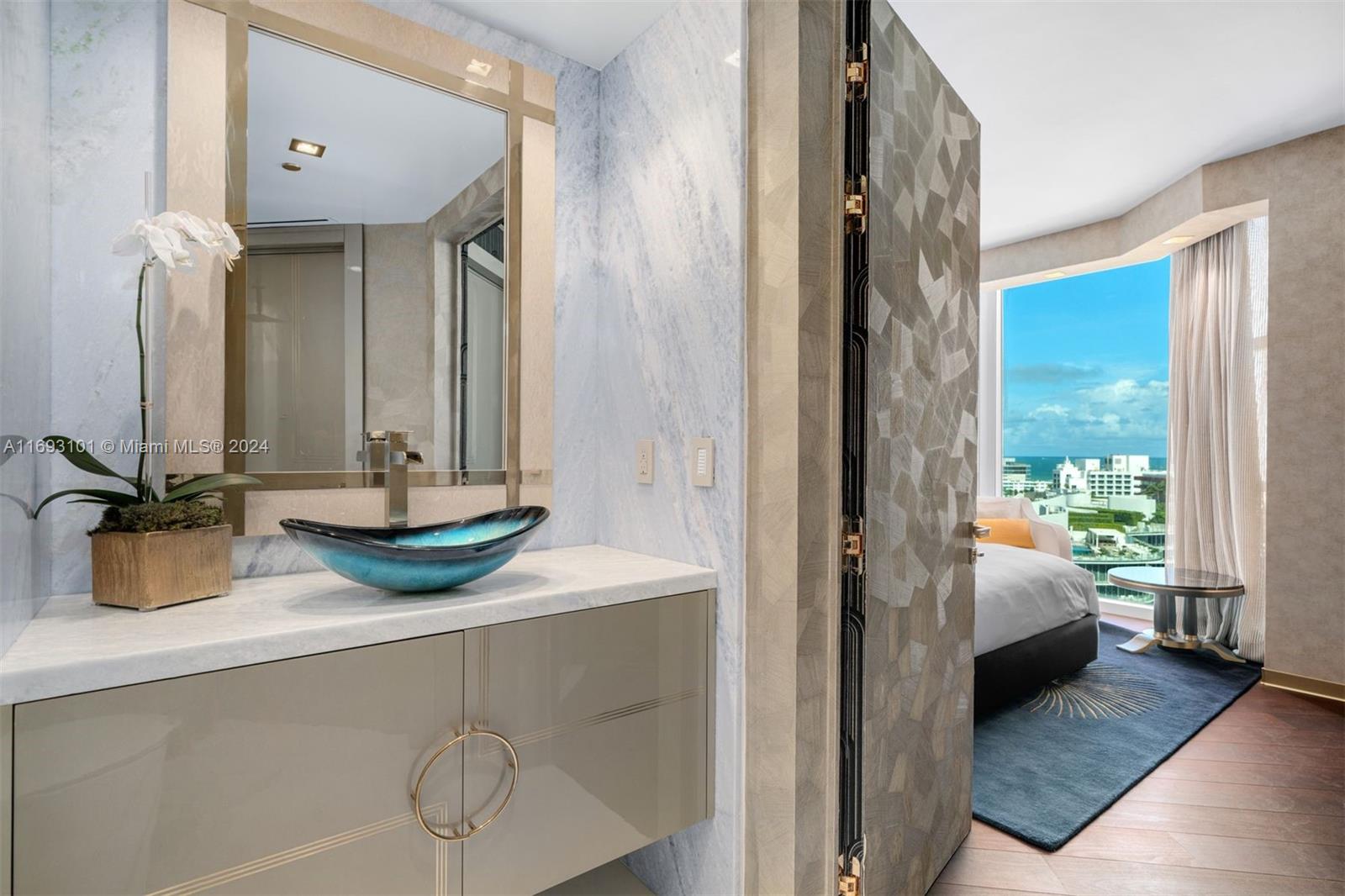 300 S Pointe Dr #1501, Miami Beach FL 33139