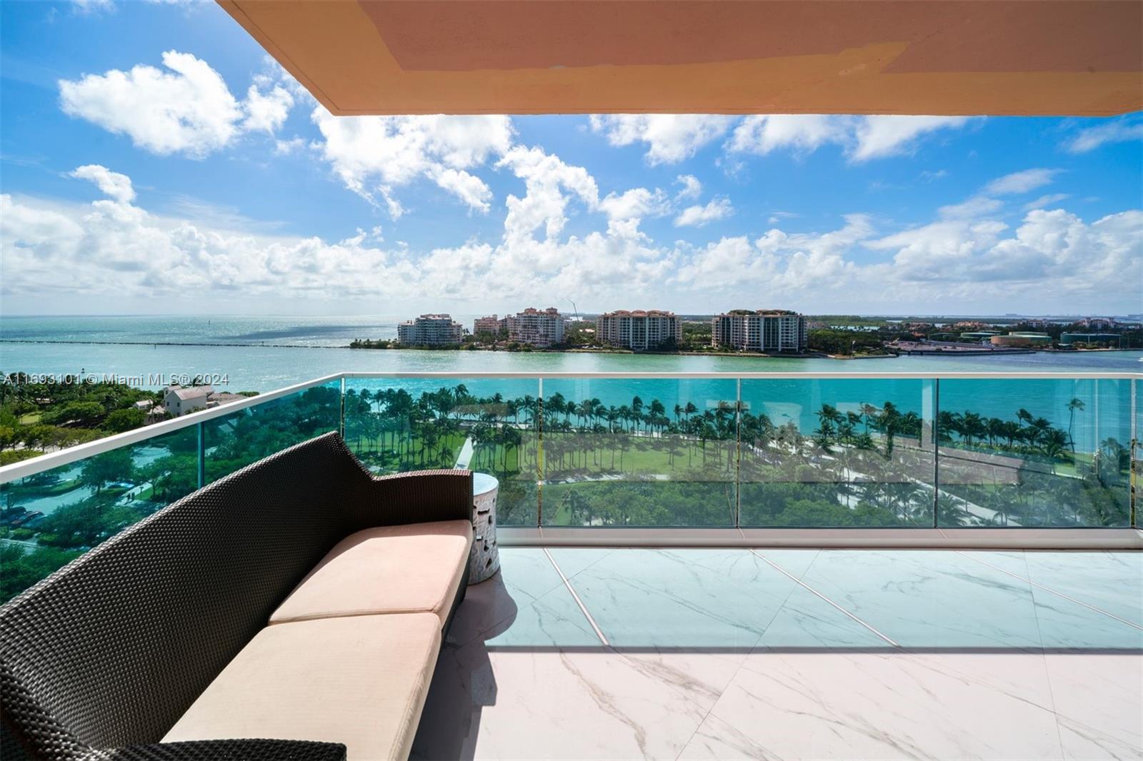 300 S Pointe Dr #1501, Miami Beach FL 33139