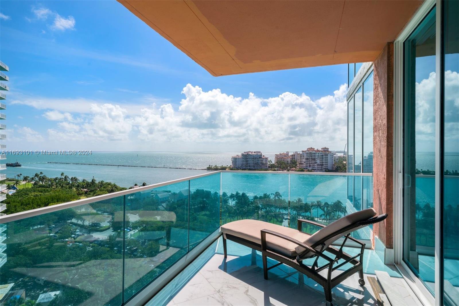 300 S Pointe Dr #1501, Miami Beach FL 33139