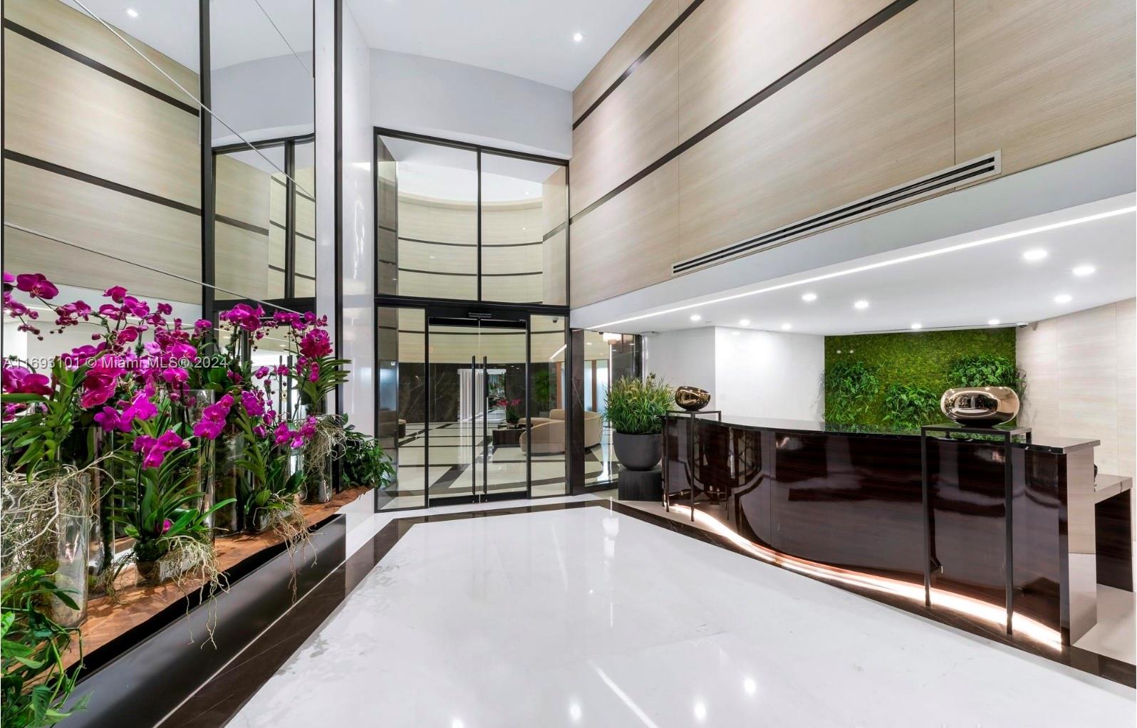 300 S Pointe Dr #1501, Miami Beach FL 33139