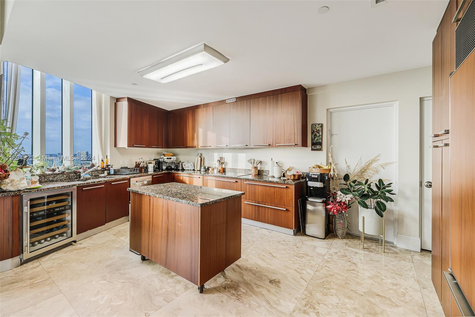 15901 Collins Ave #2506, Sunny Isles Beach FL 33160