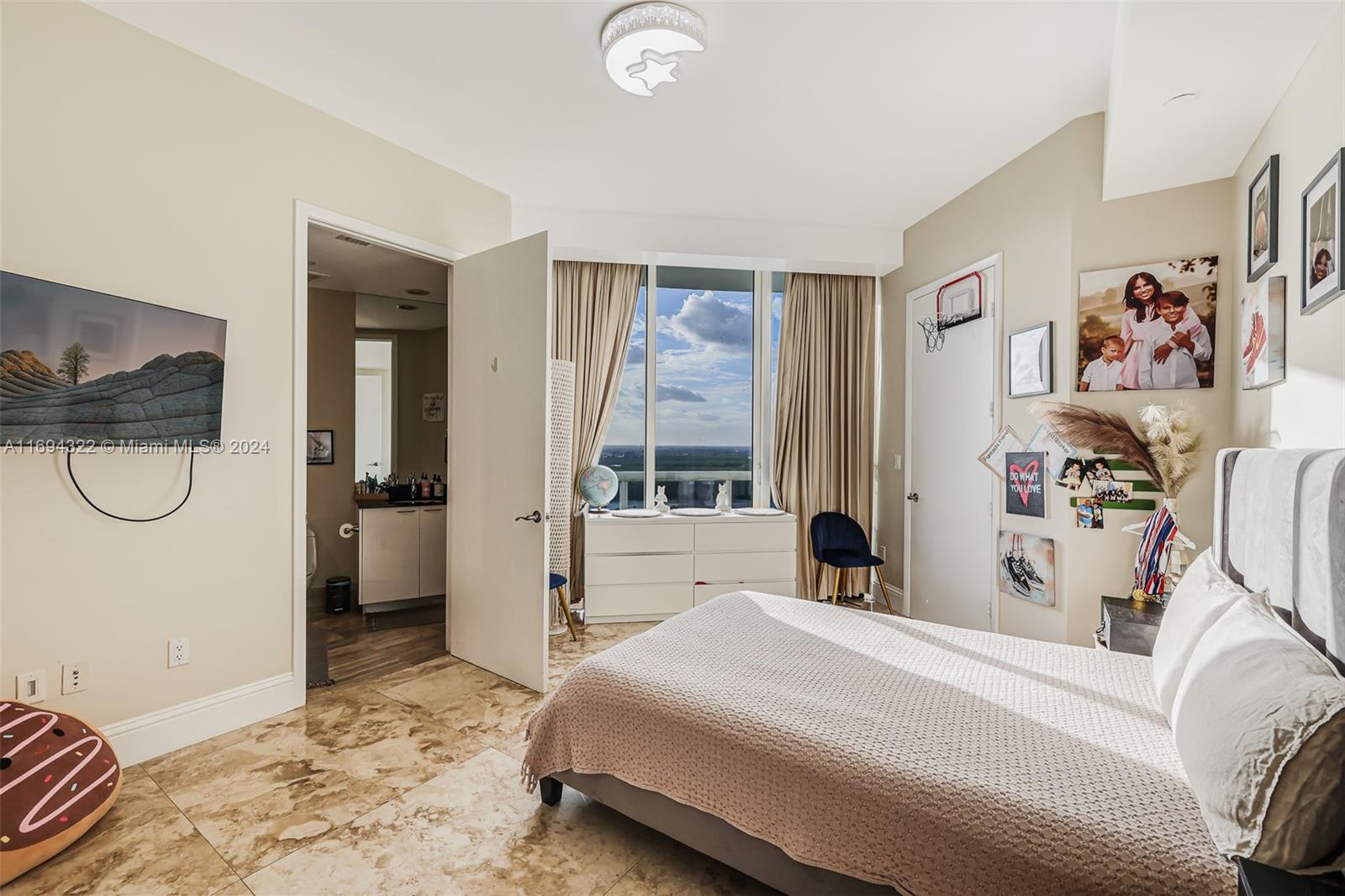 15901 Collins Ave #2506, Sunny Isles Beach FL 33160