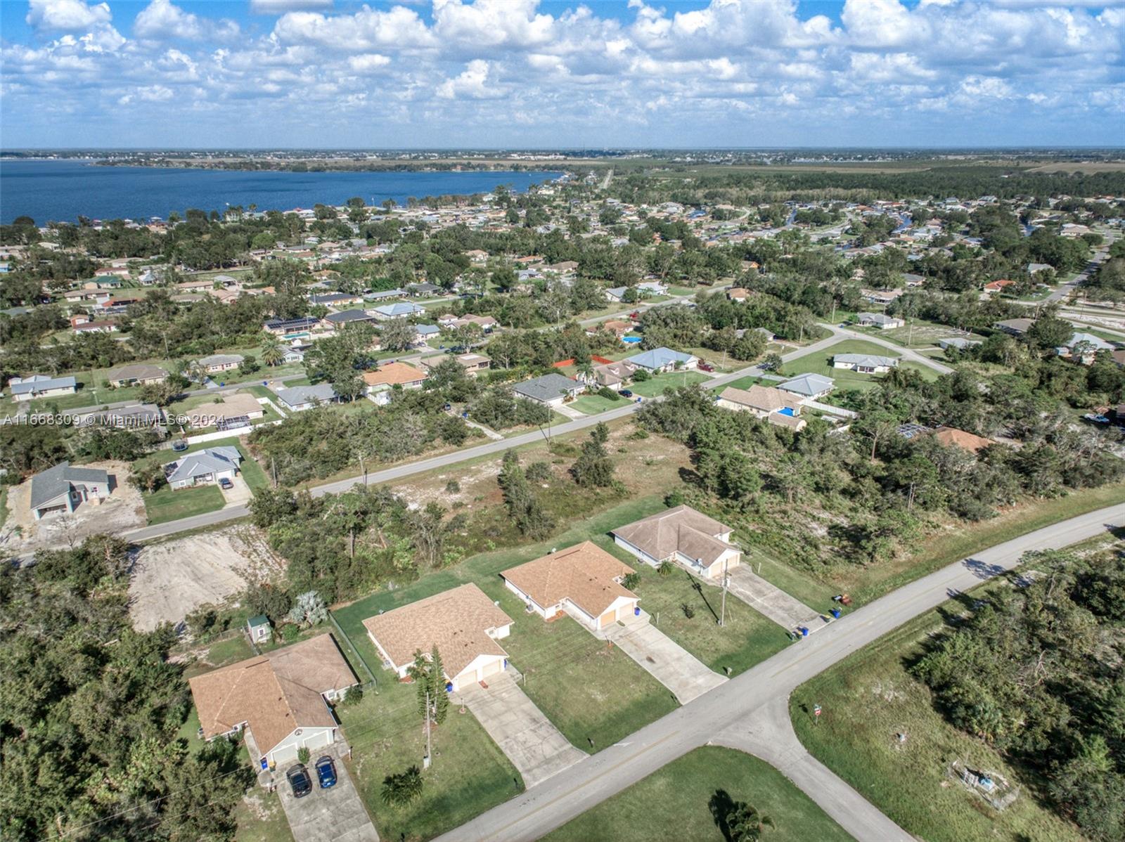 623 NW Washington Blvd, Lorida, Florida image 9