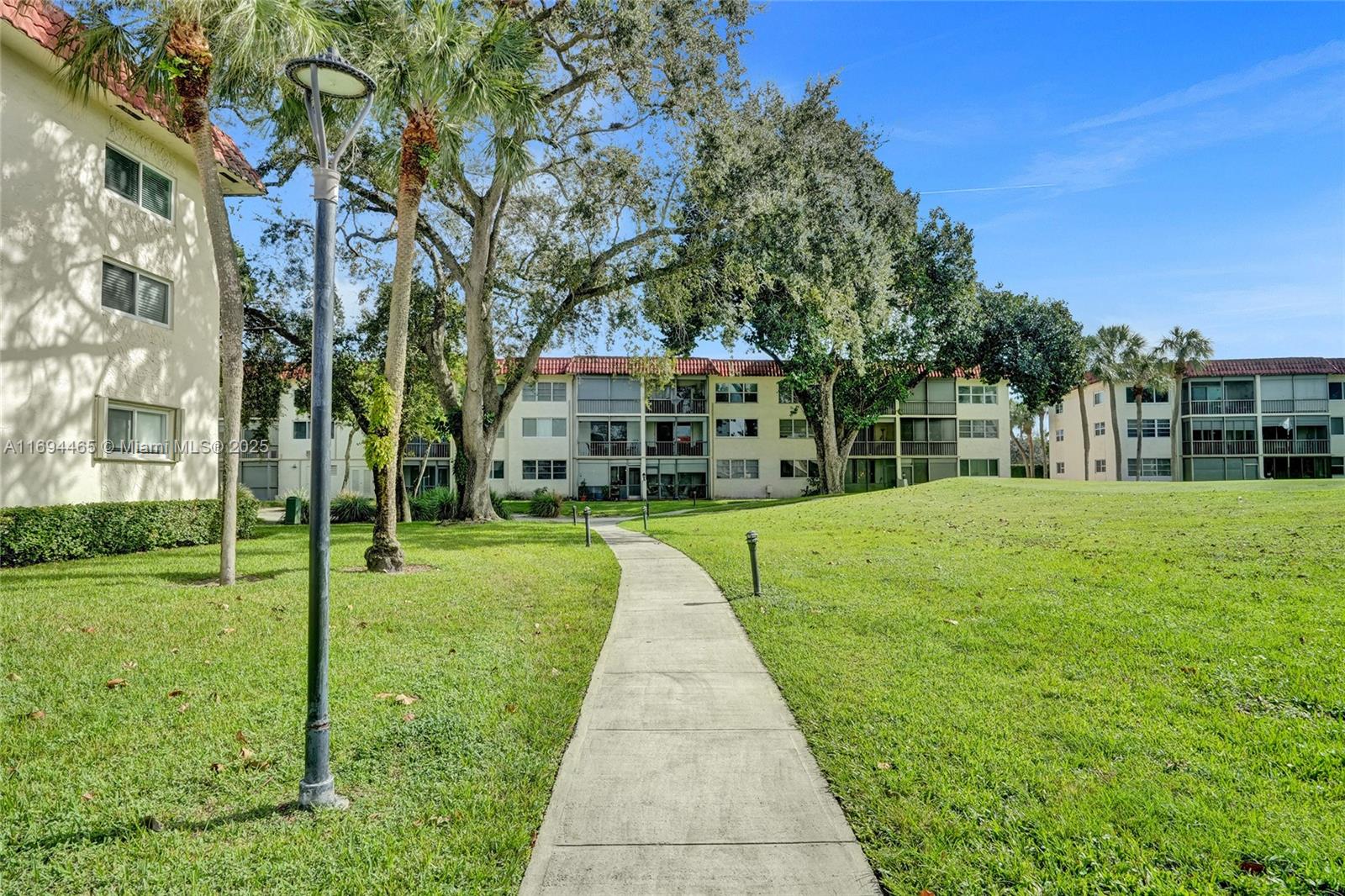 400 S Hollybrook Dr #303, Pembroke Pines, Florida image 47