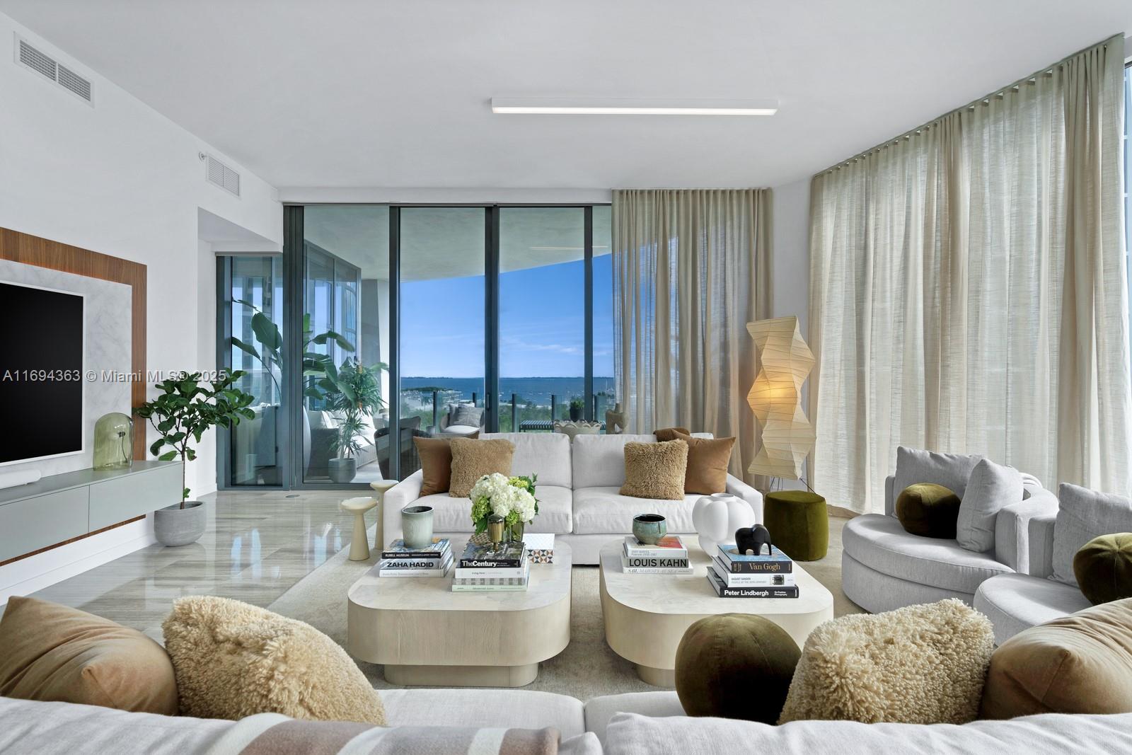 Apartamento à Venda em Miami, FL