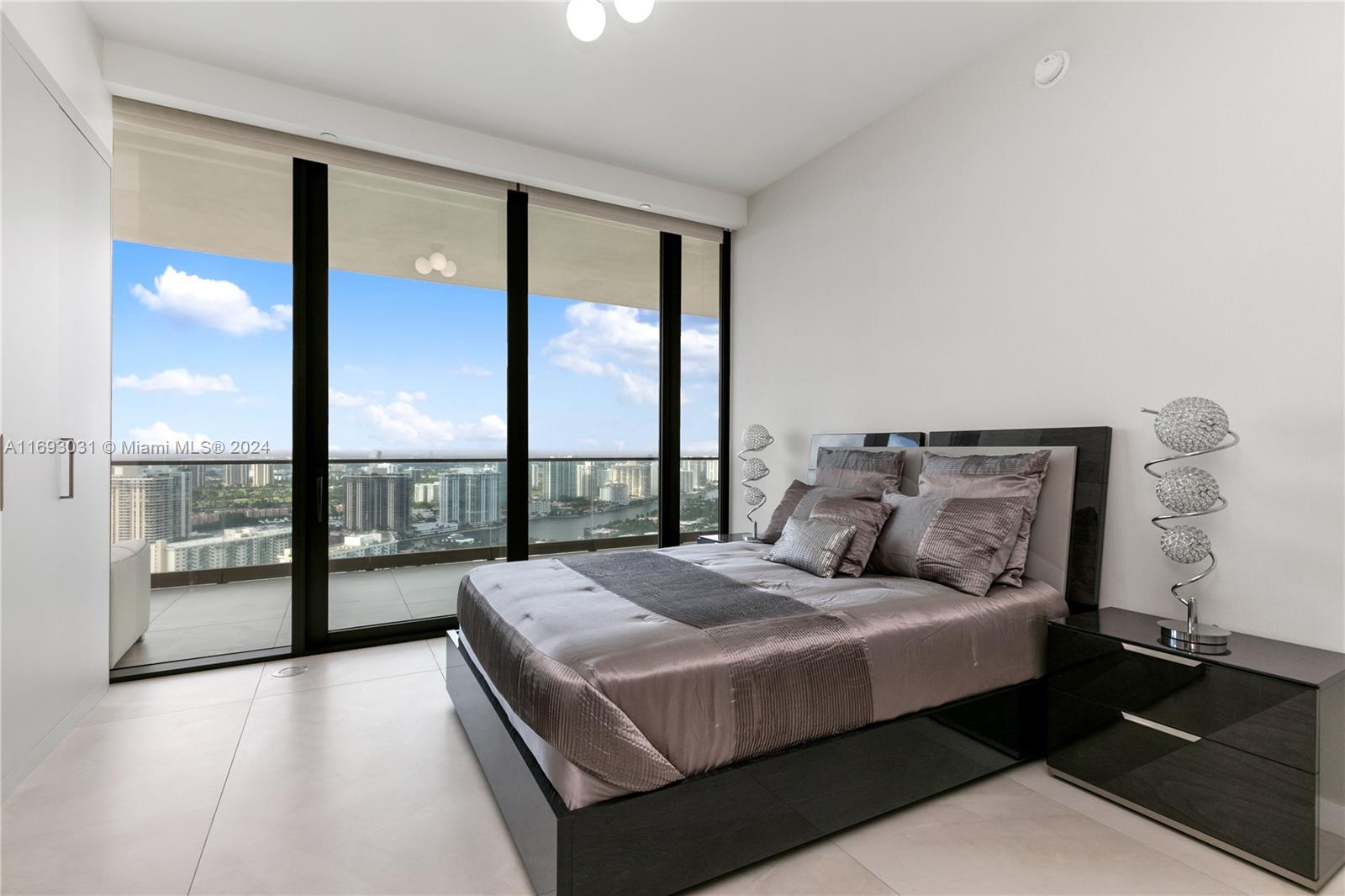 18975 Collins Ave #3402, Sunny Isles Beach, Florida image 31