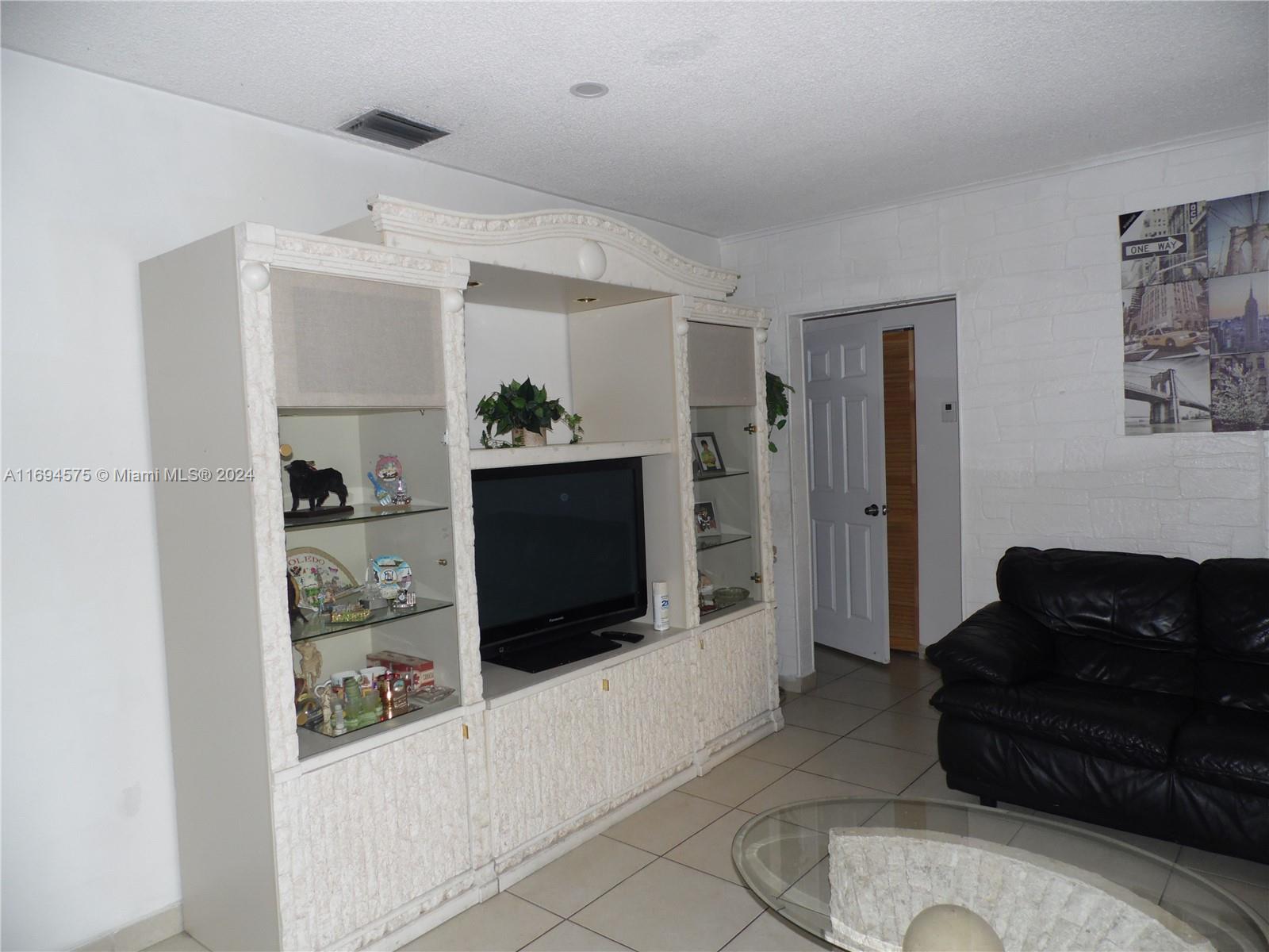 3491 Palm Ave, Hialeah, Florida image 2