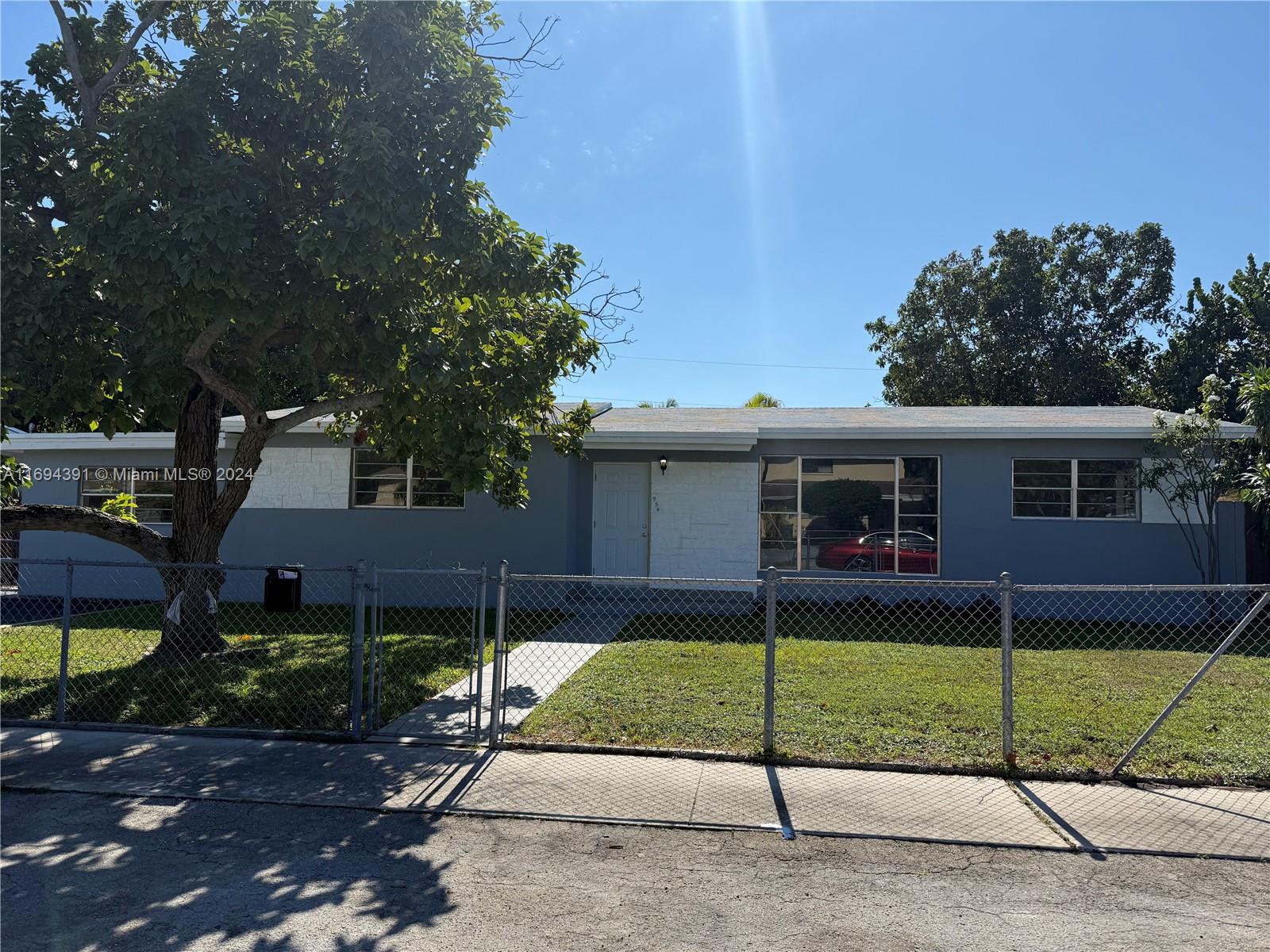 954 W 72nd Pl, Hialeah, Florida image 2