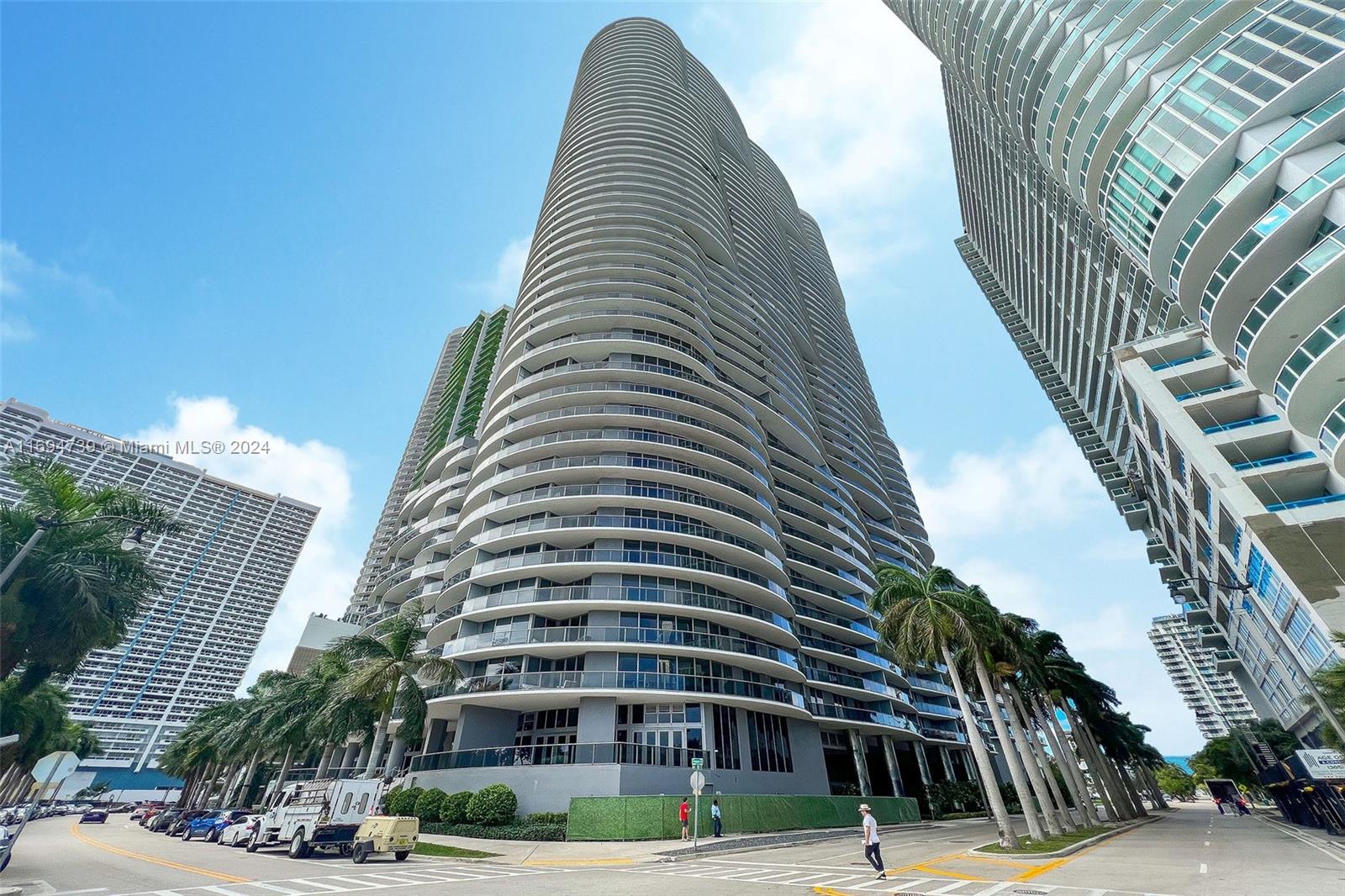 LUXURY & LOCATION, BRIGHT & SPACIOUS 3/4 + DEN CORNER UNIT WITH A MAGNIFICENT 180 VIEW OF BISCAYNE BAY, MP PARK AND MIAMI BEACH, SPLENDID FINISHES THROUGHT THE BUILDING & UNIT.  ITALKRAFT KITCHEN, COOKING ISLAND, BRAND, BOSH REFRIGERATOR & STOVE, OVEN, MICROWAVE & DISWASHER. ALL CLOSETS FINISHED WITH MODERN CABINETRY, ELEGANT TILE FLOORS, FLOOR TO CEILING GLASS WINDOWS TO ENJOY MIAMI’S BAY VIEW FROM EVERY CORNER, PRIVATE ELEVATOR. BUILDING OFFERS 5 STAR AMENITIES INCLUDING SUNRISE AND SUNSET POOLS, HOT TUB OVERLOOKING THE BAY, MEDIA/THEATHER ROOM, STATE OF THE ART FITNESS CENTER, YOGA ROOM, SPA, BBQ/PICNINC AREA, CONCIERGE SERVICES & VALET PARKING. 5 MIN FROM DOWNTOWN, WYNWOOD & DESIGN DISTRICT.