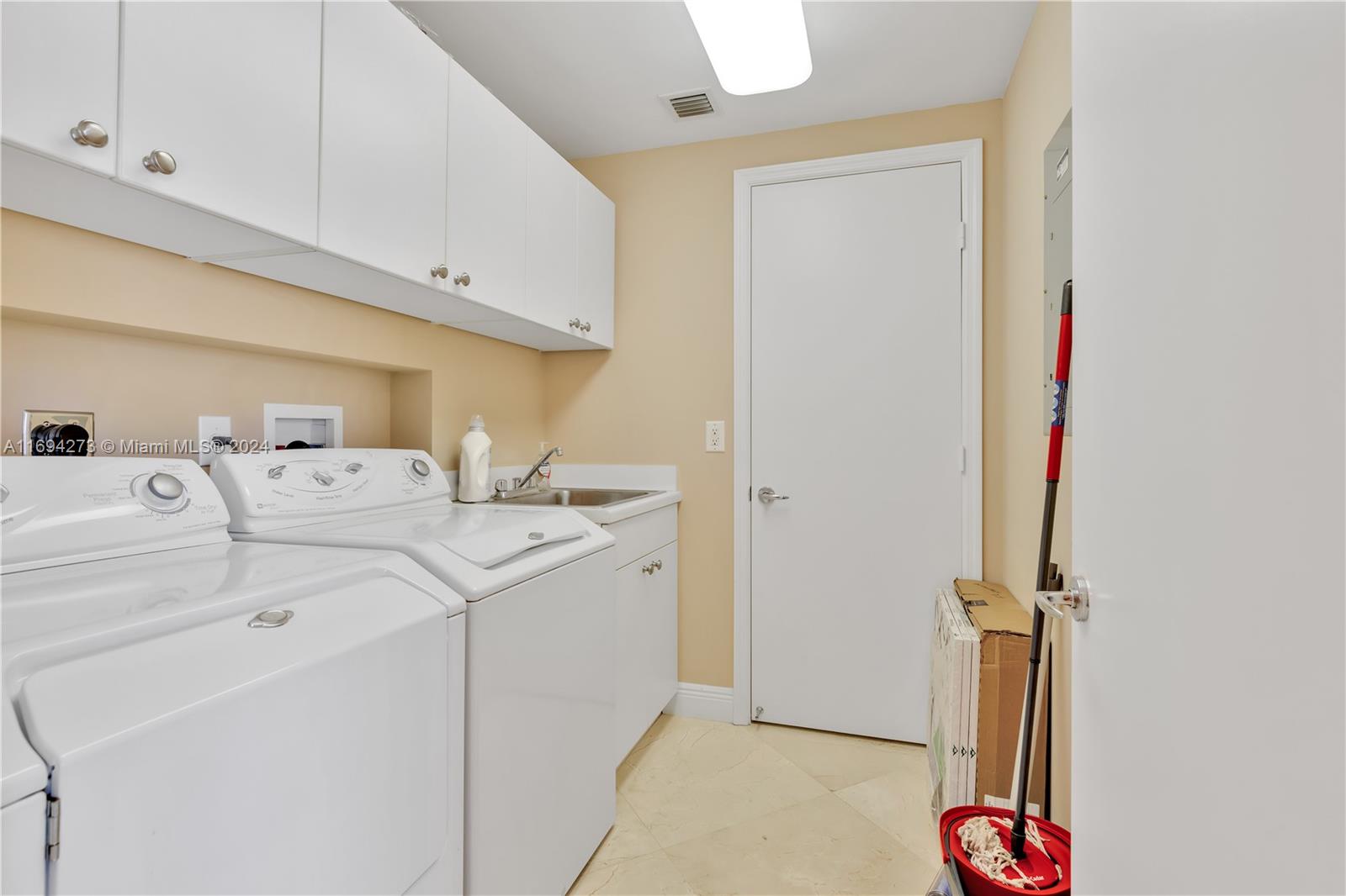 21200 NE Point Pl #1203, Aventura, Florida image 35