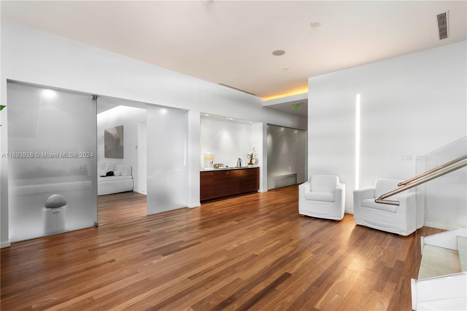 1040 Biscayne Blvd #1506, Miami FL 33132