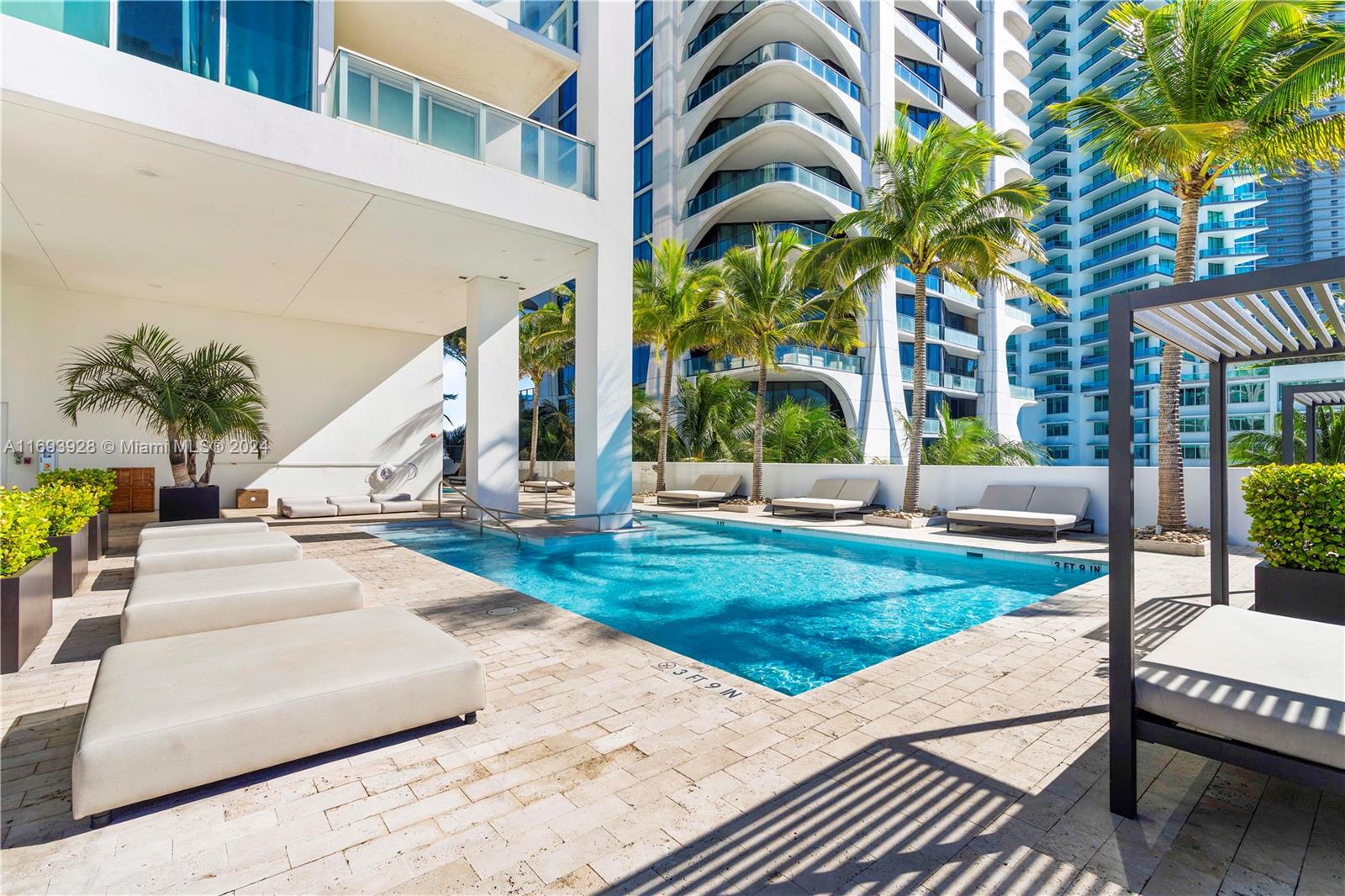 1040 Biscayne Blvd #1506, Miami FL 33132