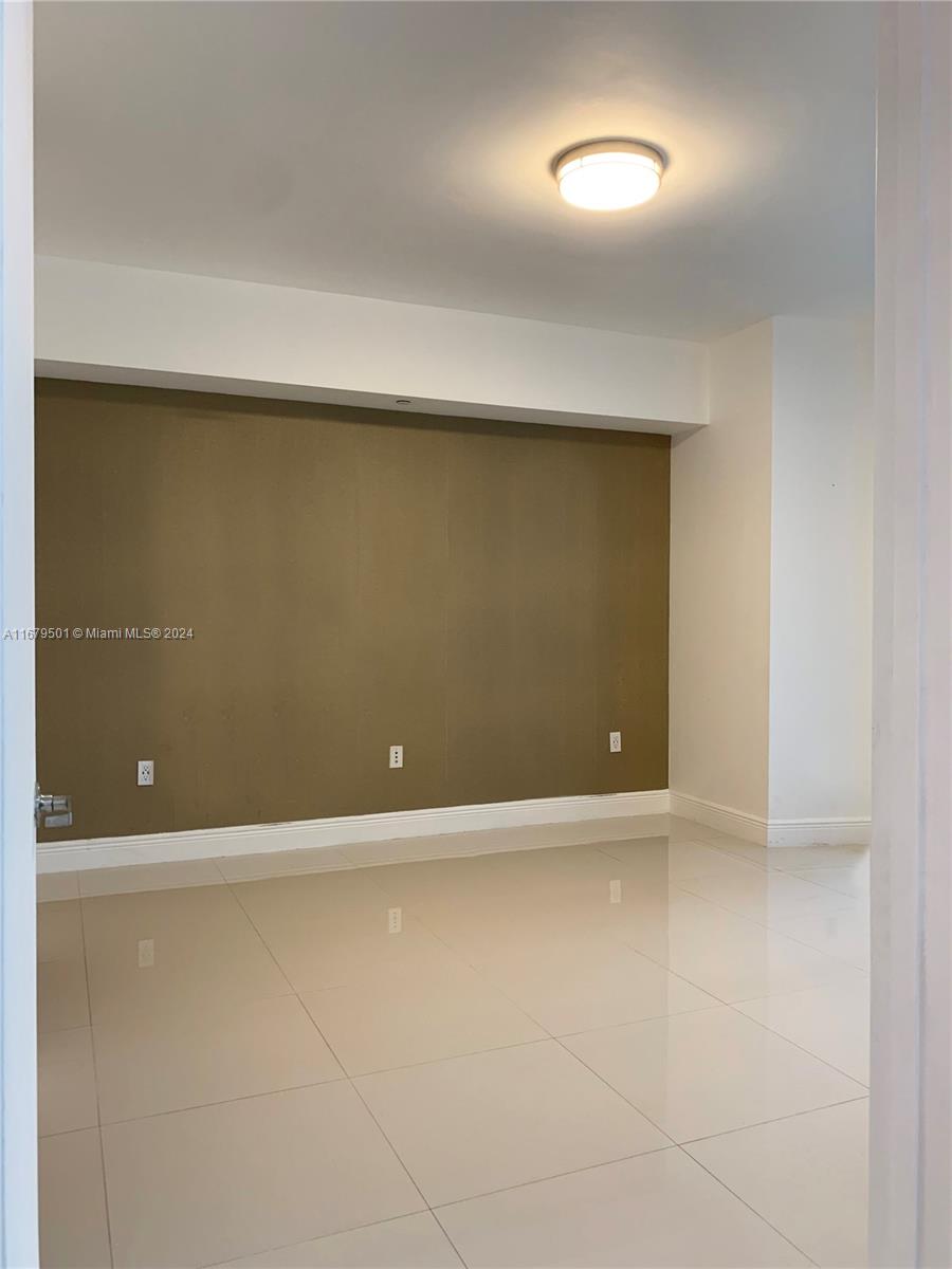 465 Brickell Ave #1002, Miami FL 33131