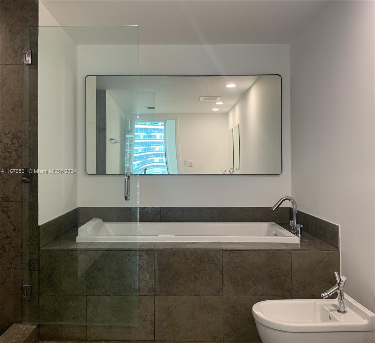 465 Brickell Ave #1002, Miami FL 33131