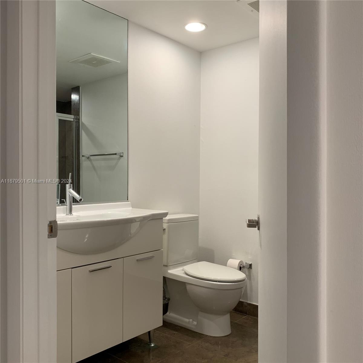 465 Brickell Ave #1002, Miami FL 33131