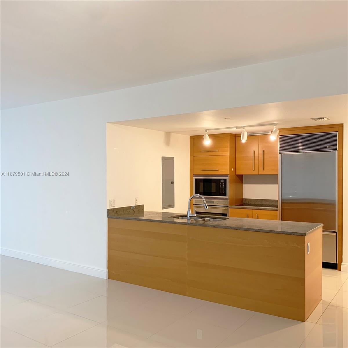 465 Brickell Ave #1002, Miami FL 33131