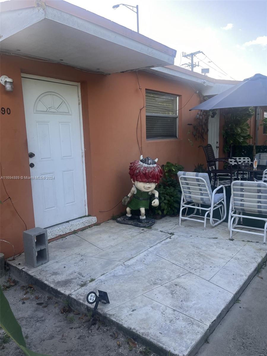 990 SE 4th St, Hialeah, Florida image 2