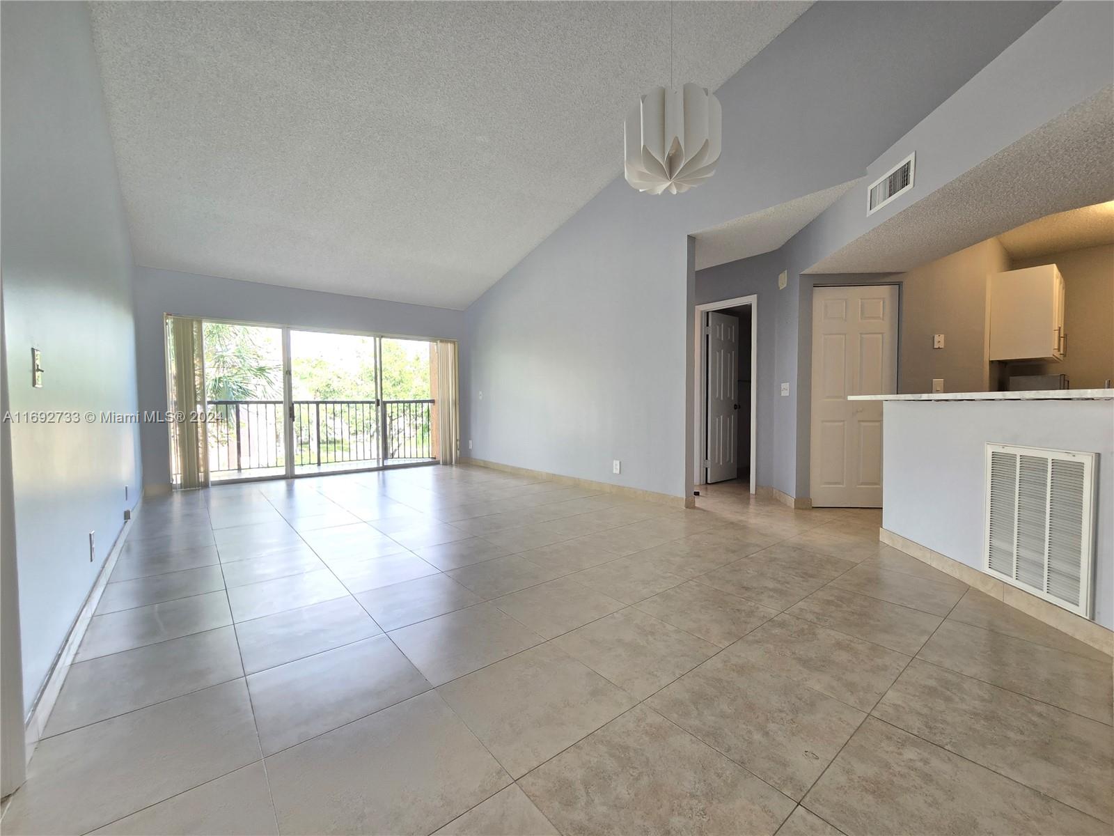 8977 Wiles Rd #304, Coral Springs, Florida image 3