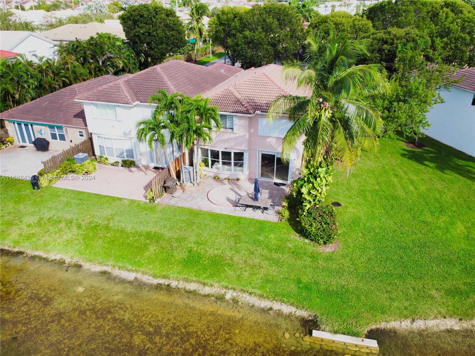 6854 NW 107th Pl, Doral, Florida image 8